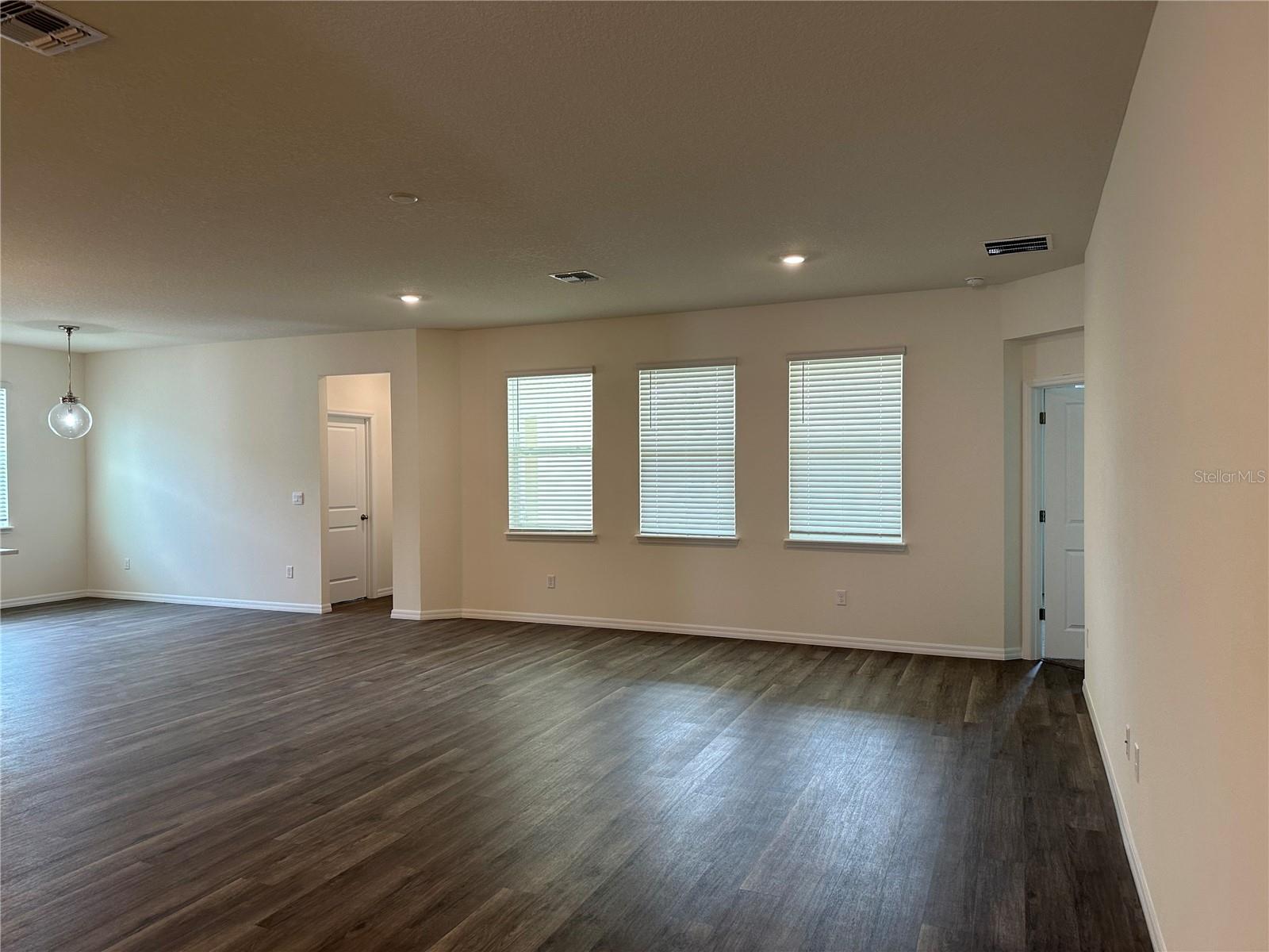 3272 Arch Ave Property Photo 6