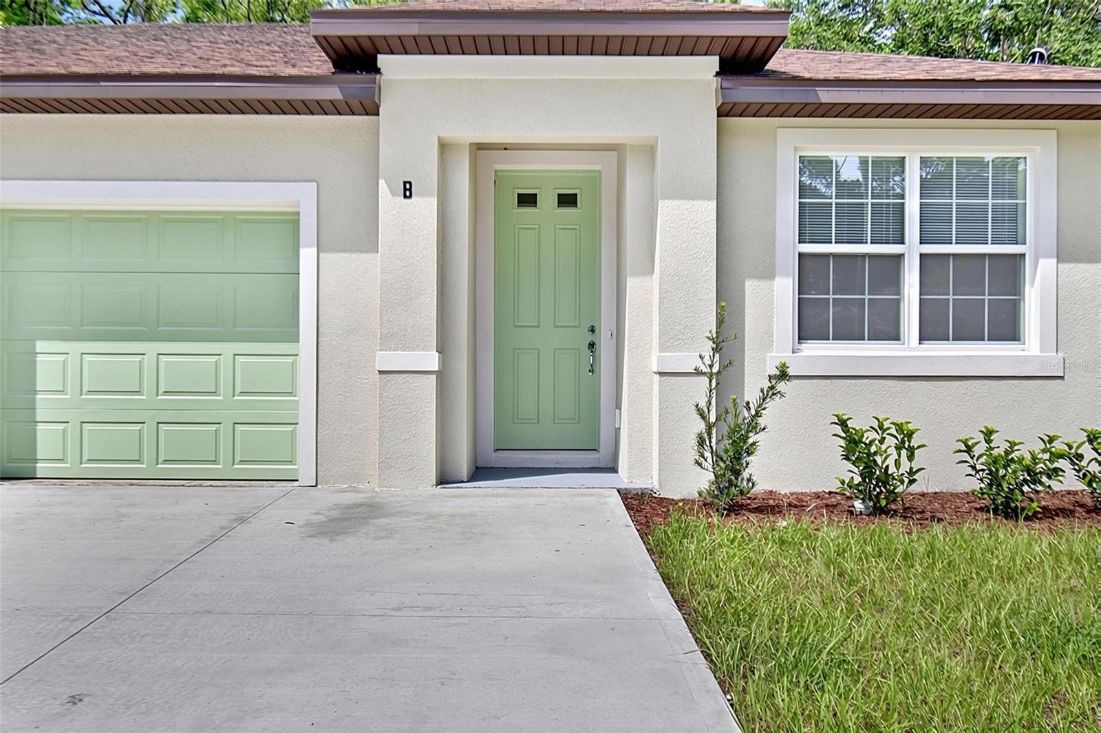 14 Ullynn Pl #b Property Photo 2