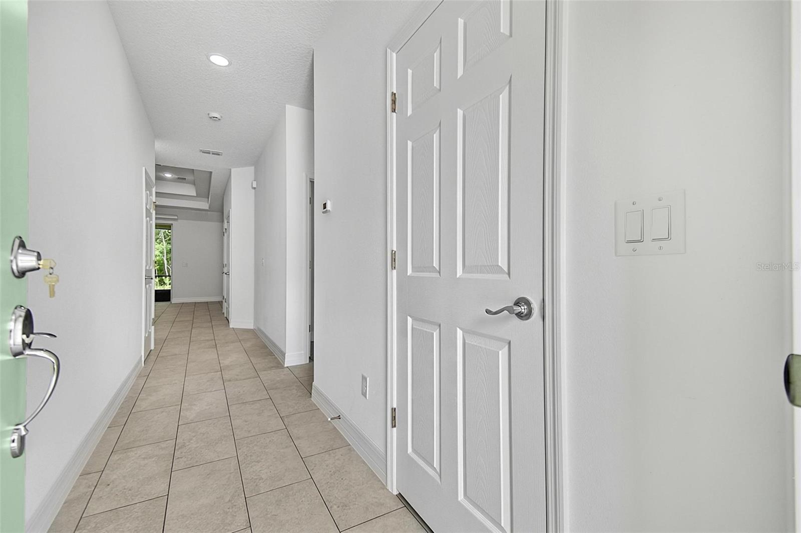 14 Ullynn Pl #b Property Photo 5