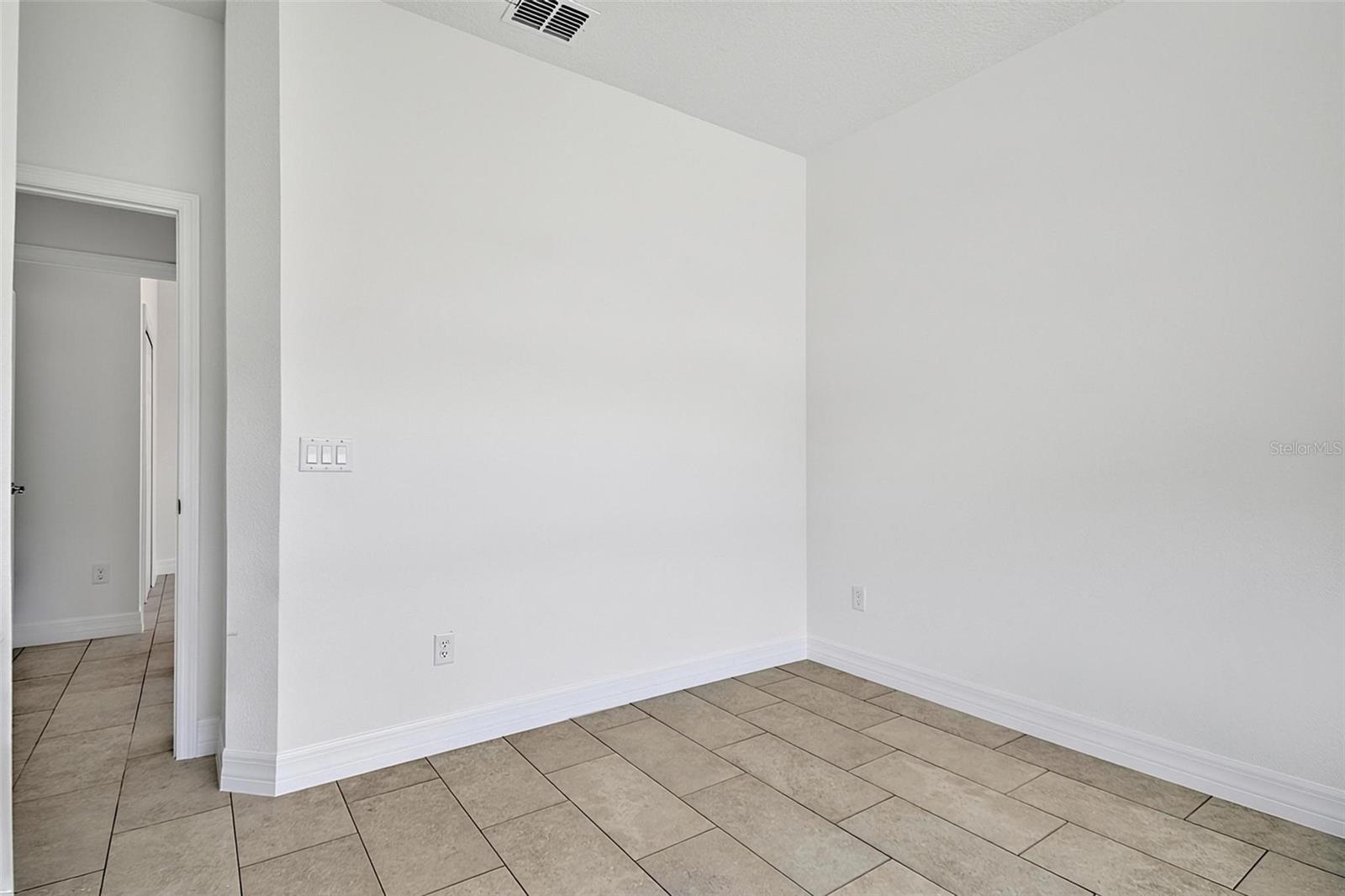 14 Ullynn Pl #b Property Photo 9