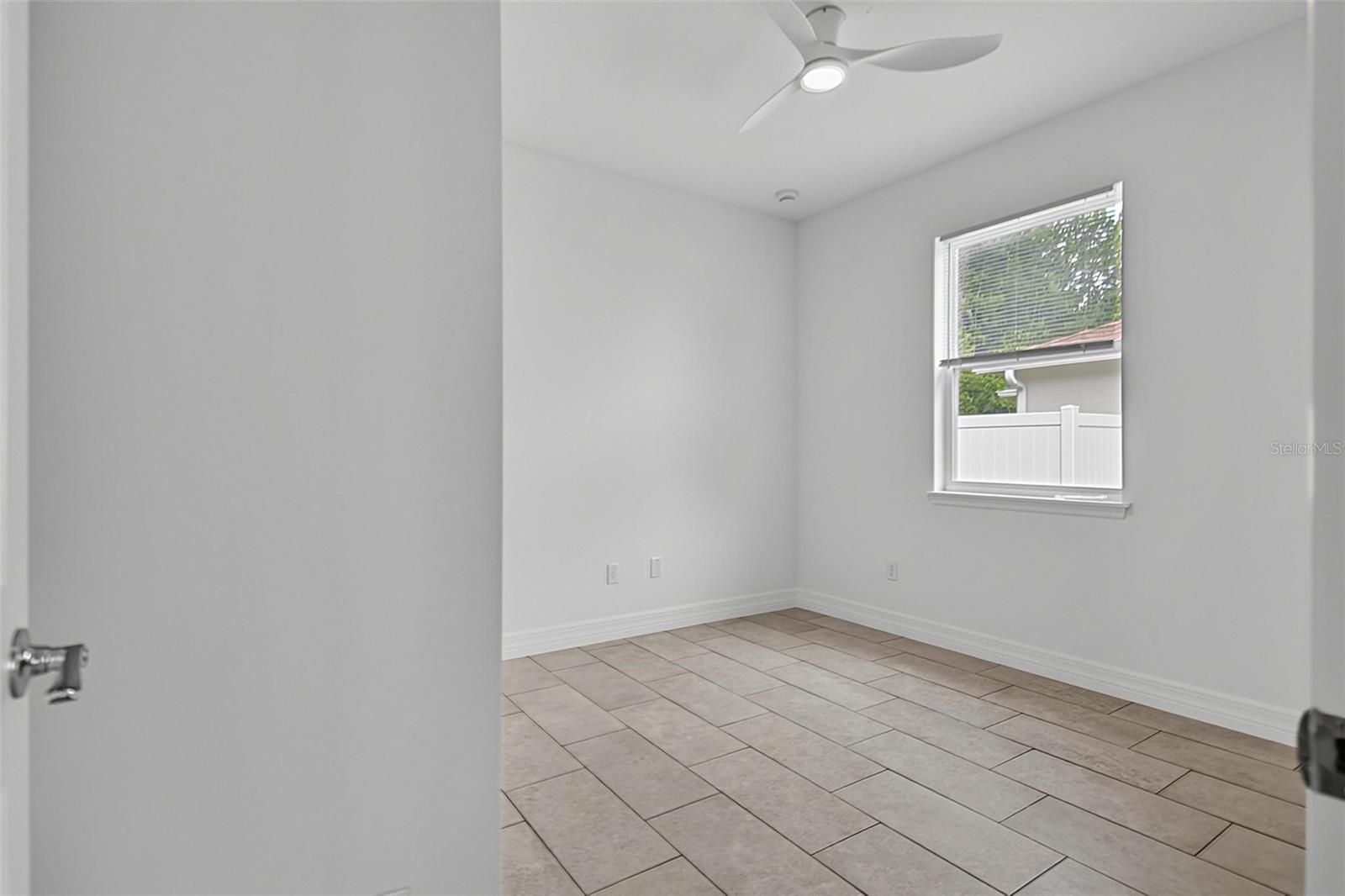 14 Ullynn Pl #b Property Photo 10