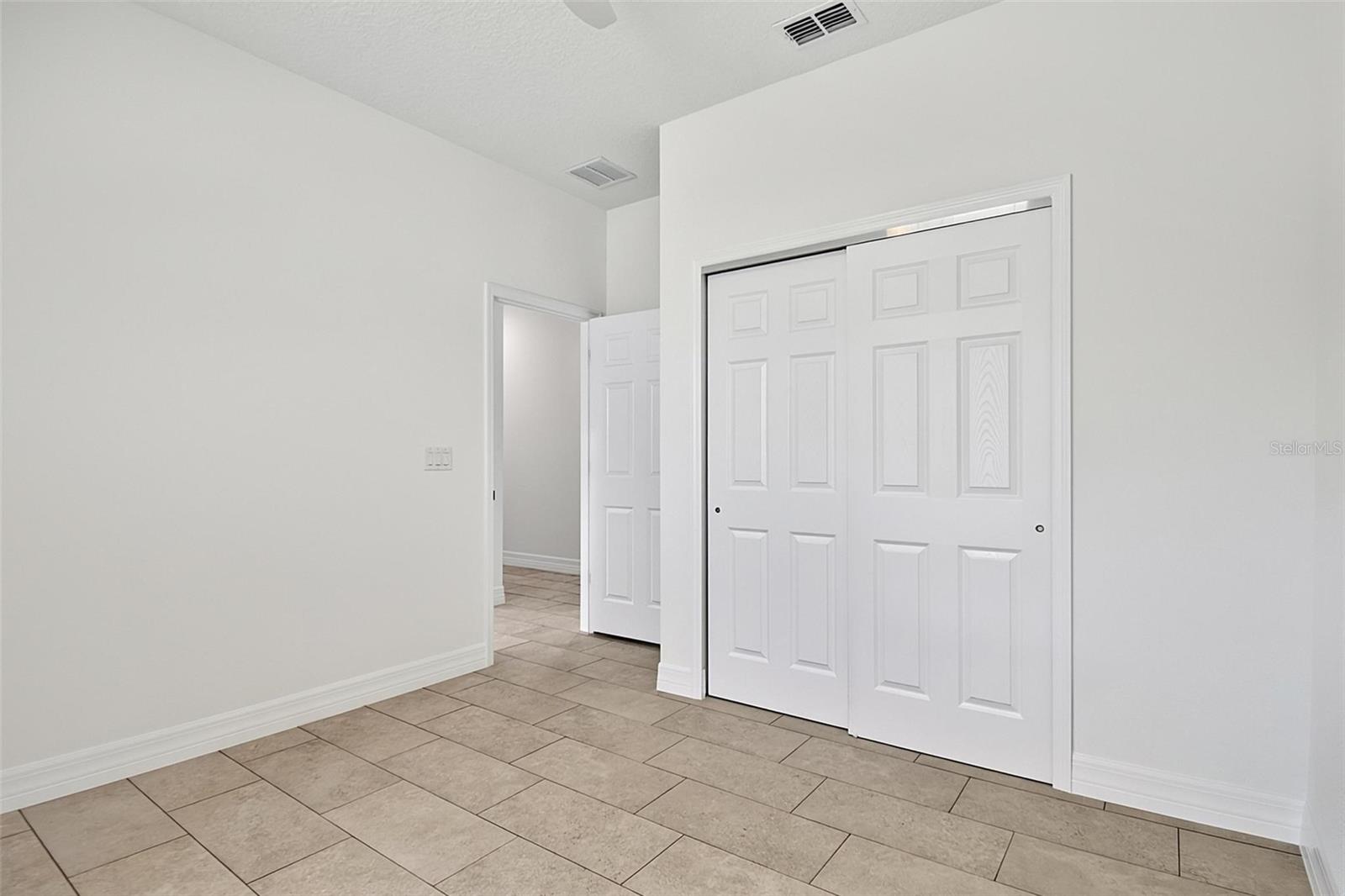 14 Ullynn Pl #b Property Photo 11
