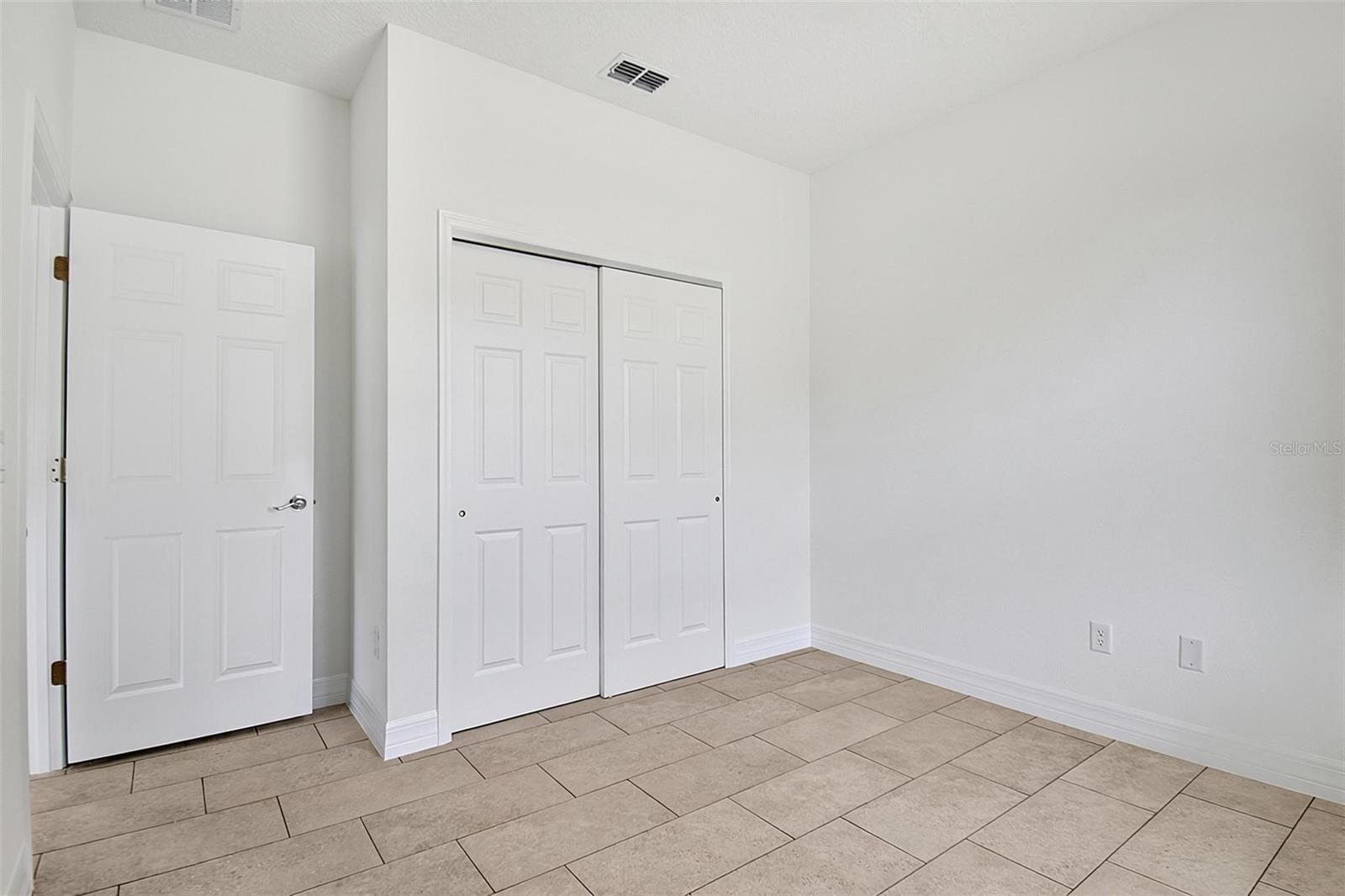 14 Ullynn Pl #b Property Photo 12