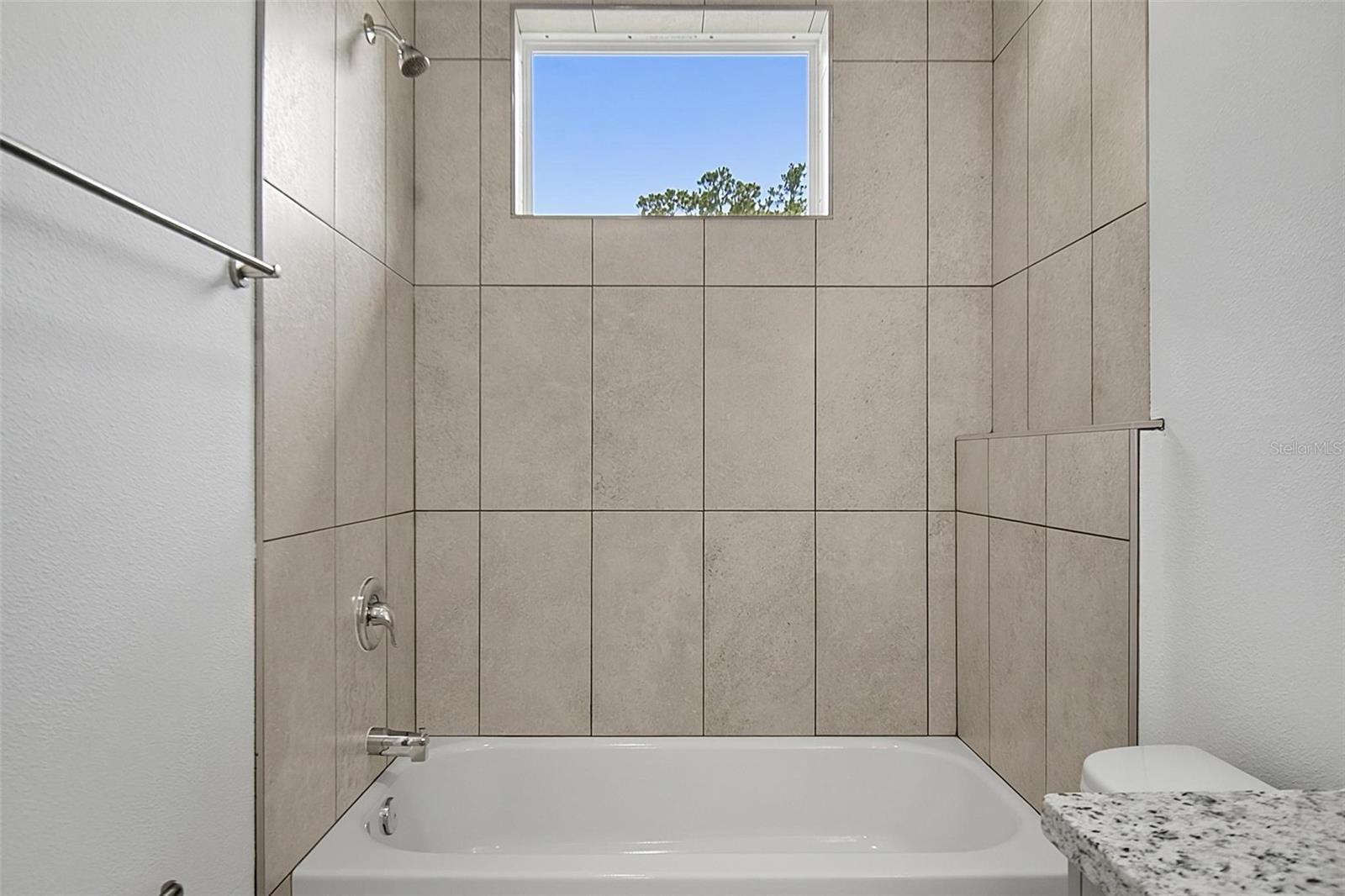 14 Ullynn Pl #b Property Photo 14