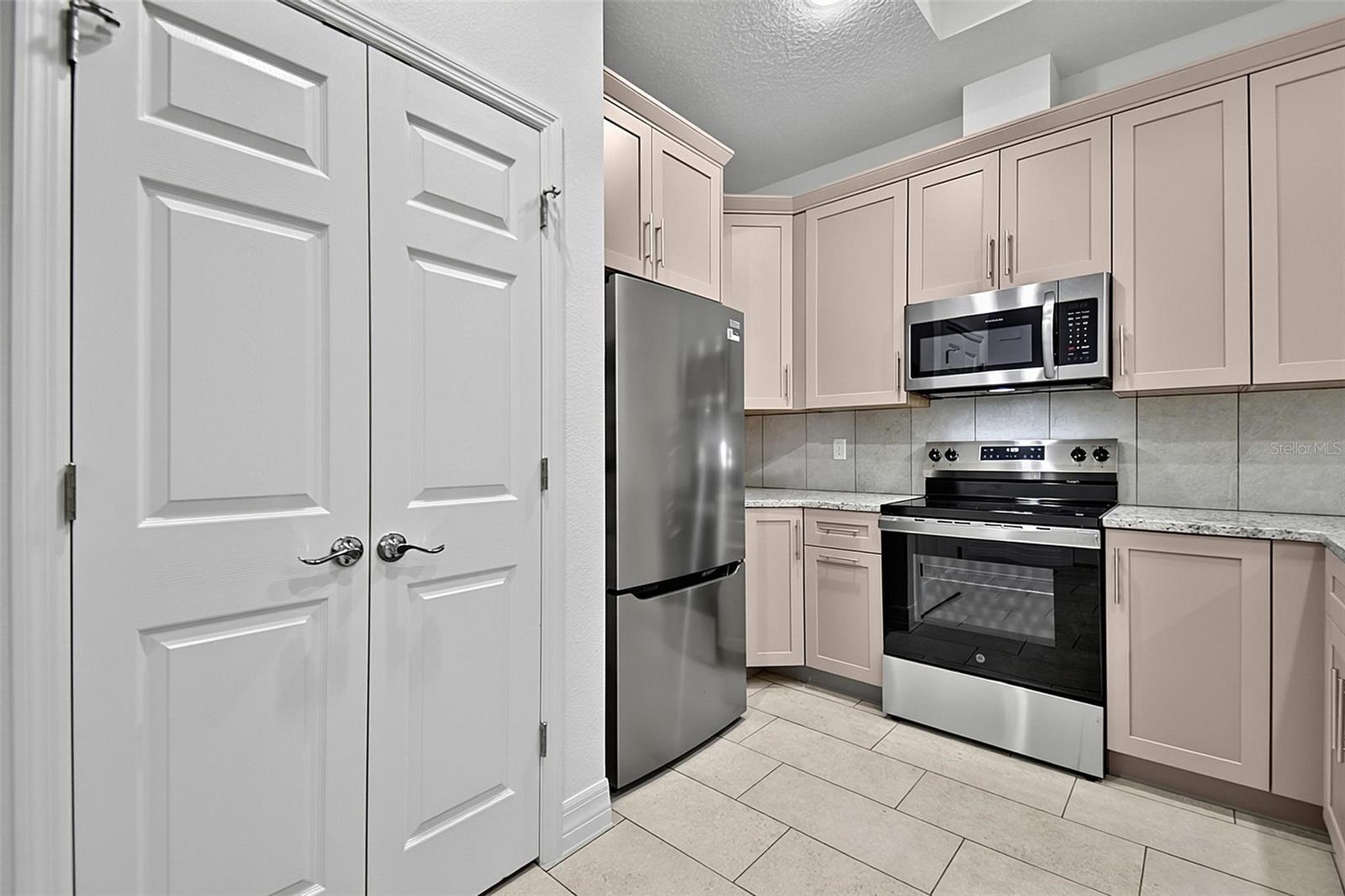 14 Ullynn Pl #b Property Photo 19