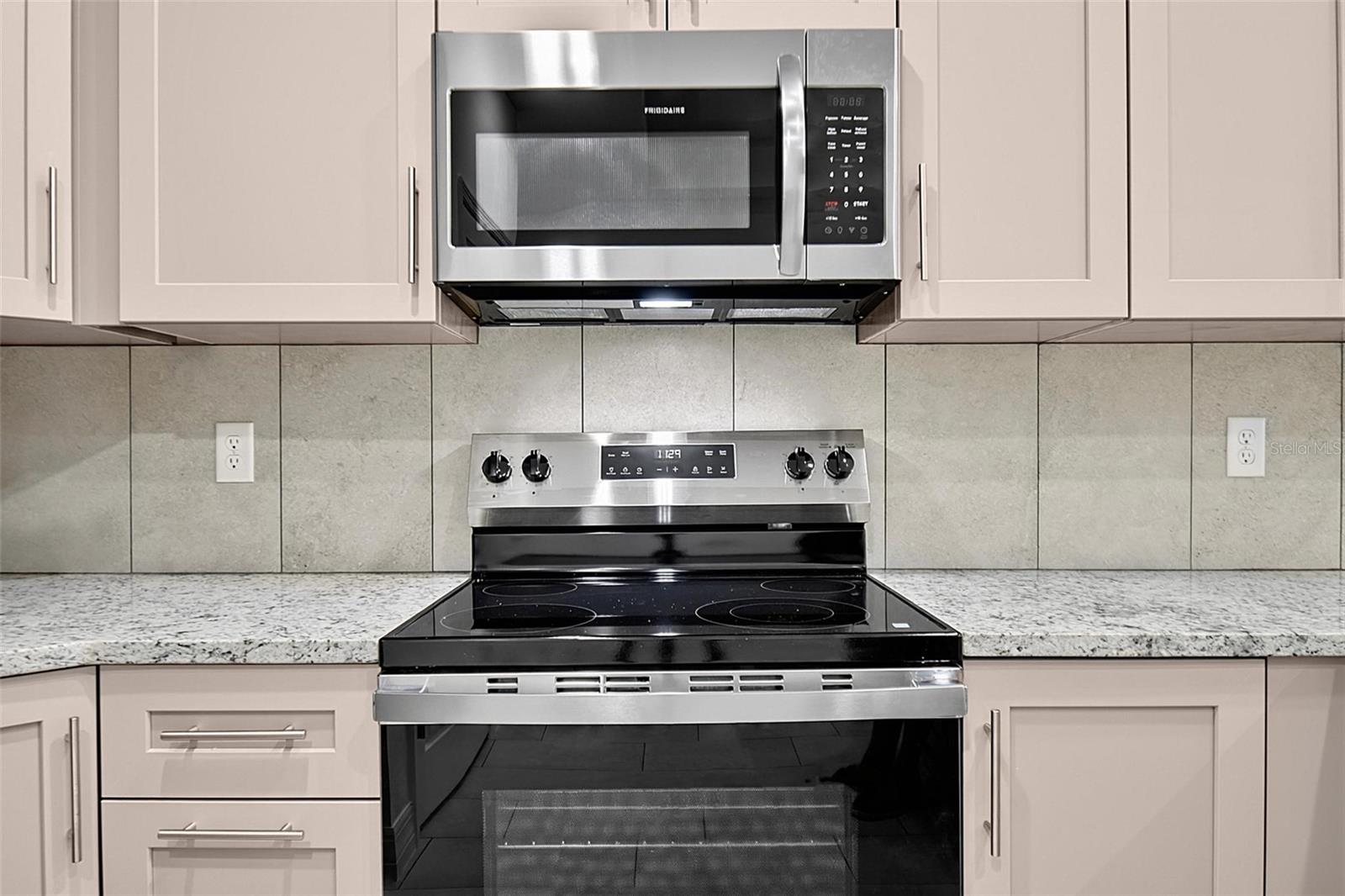 14 Ullynn Pl #b Property Photo 21