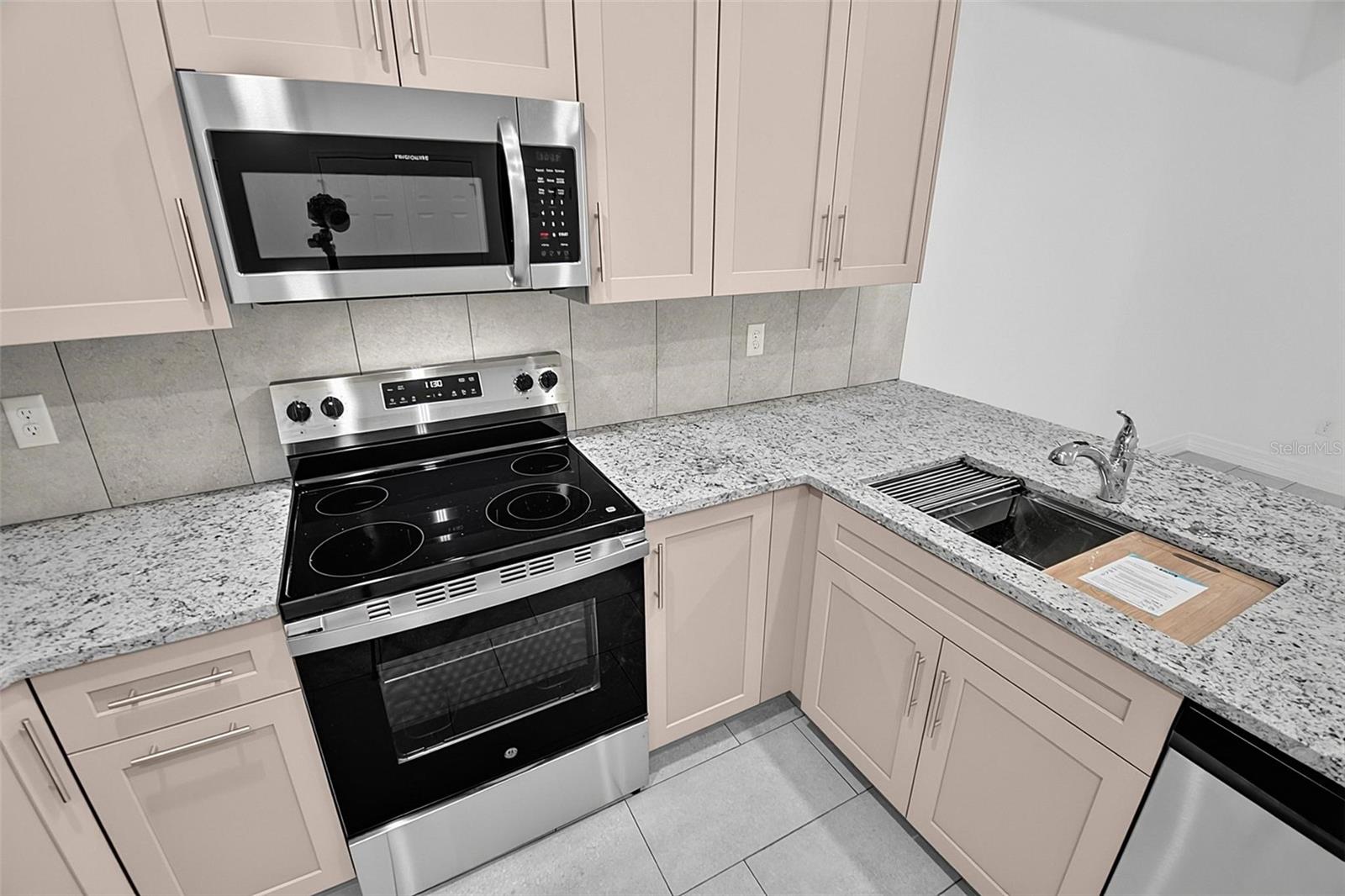 14 Ullynn Pl #b Property Photo 22