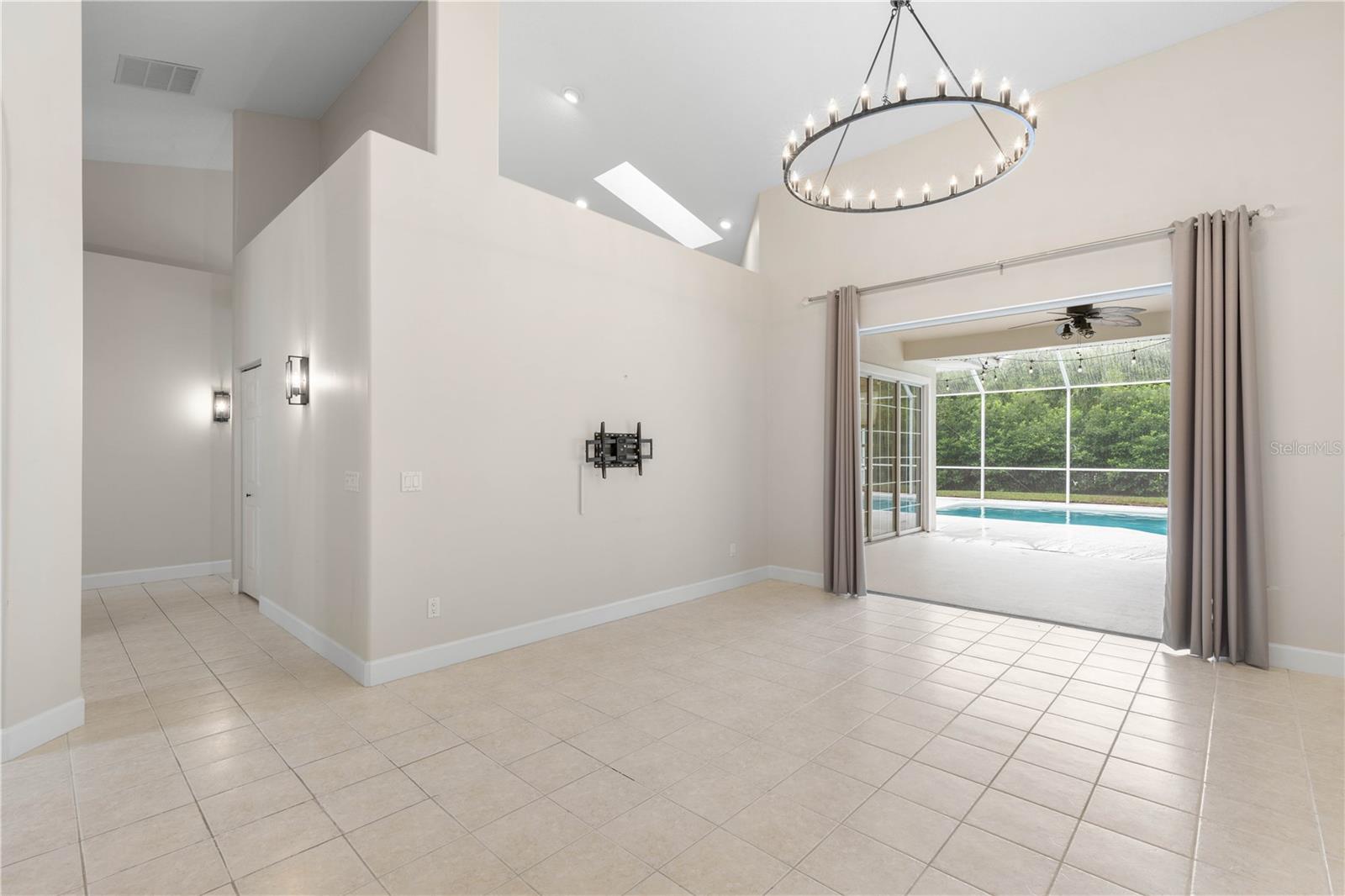 9 Via Verona Property Photo 14