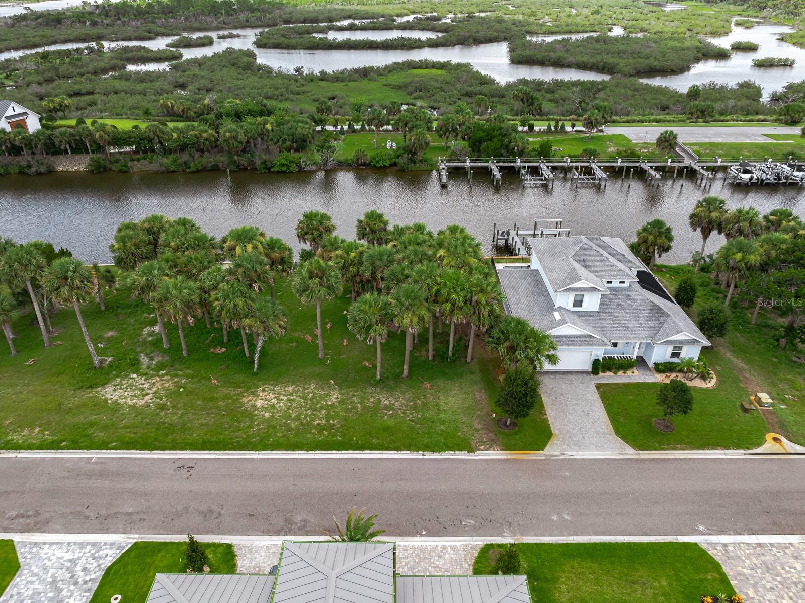 142 Seaside Pt Property Photo 3