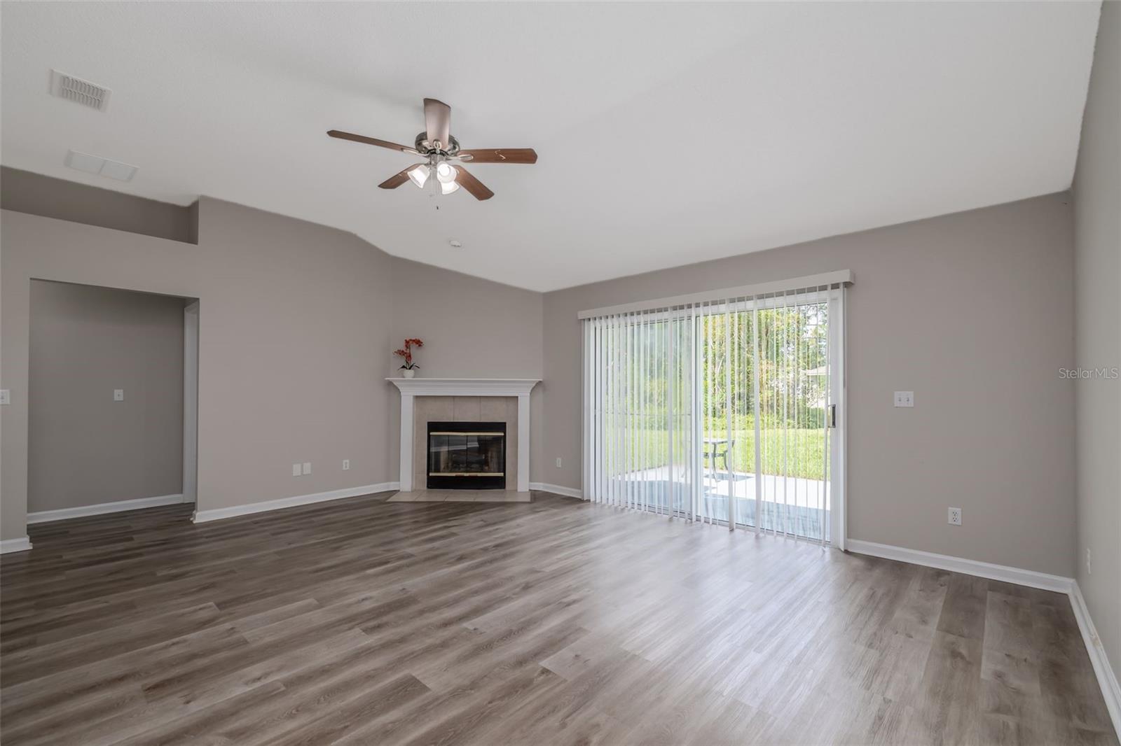 156 Barrington Dr Property Photo 13