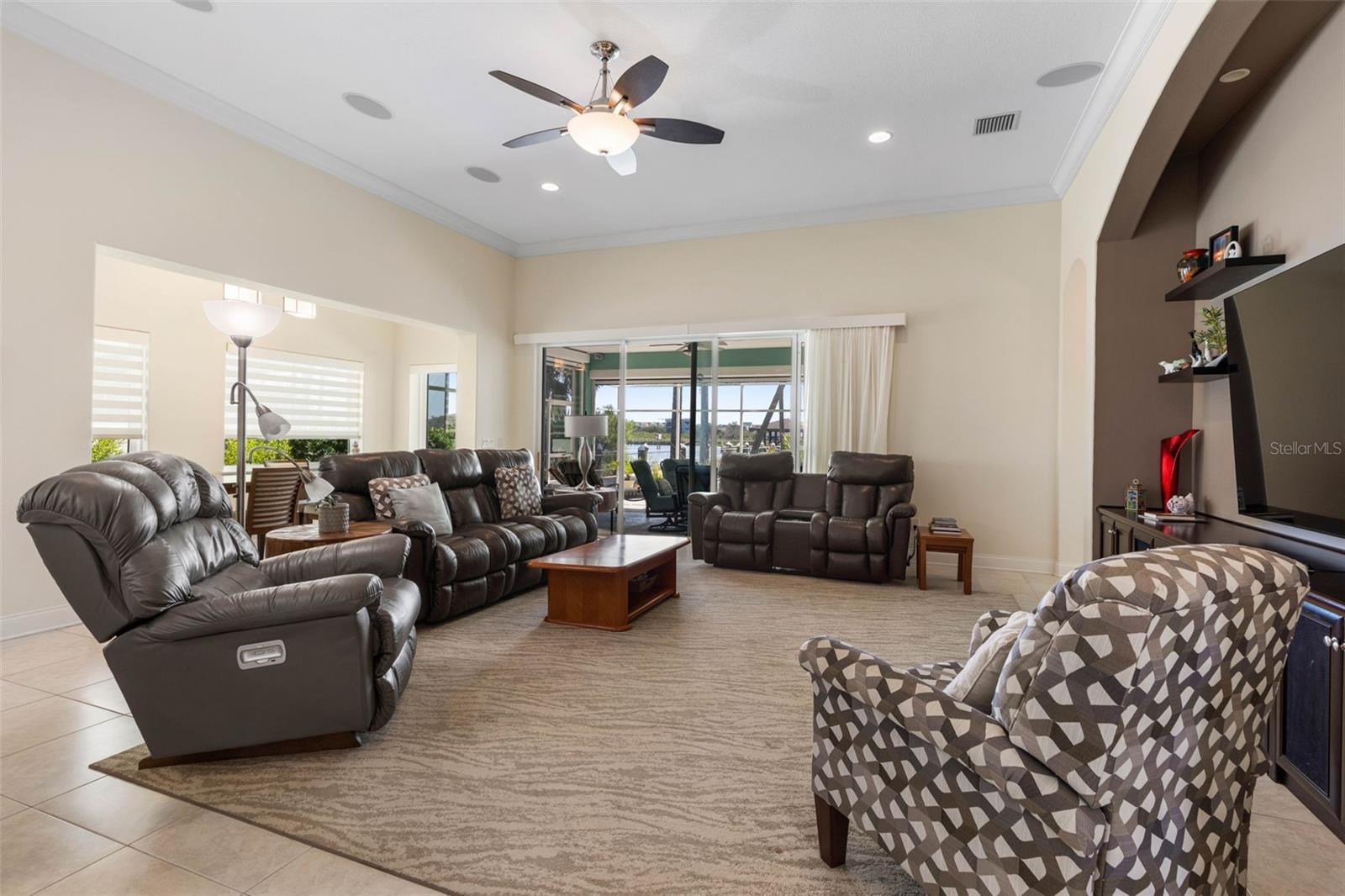 127 S Riverwalk Dr Property Photo 4