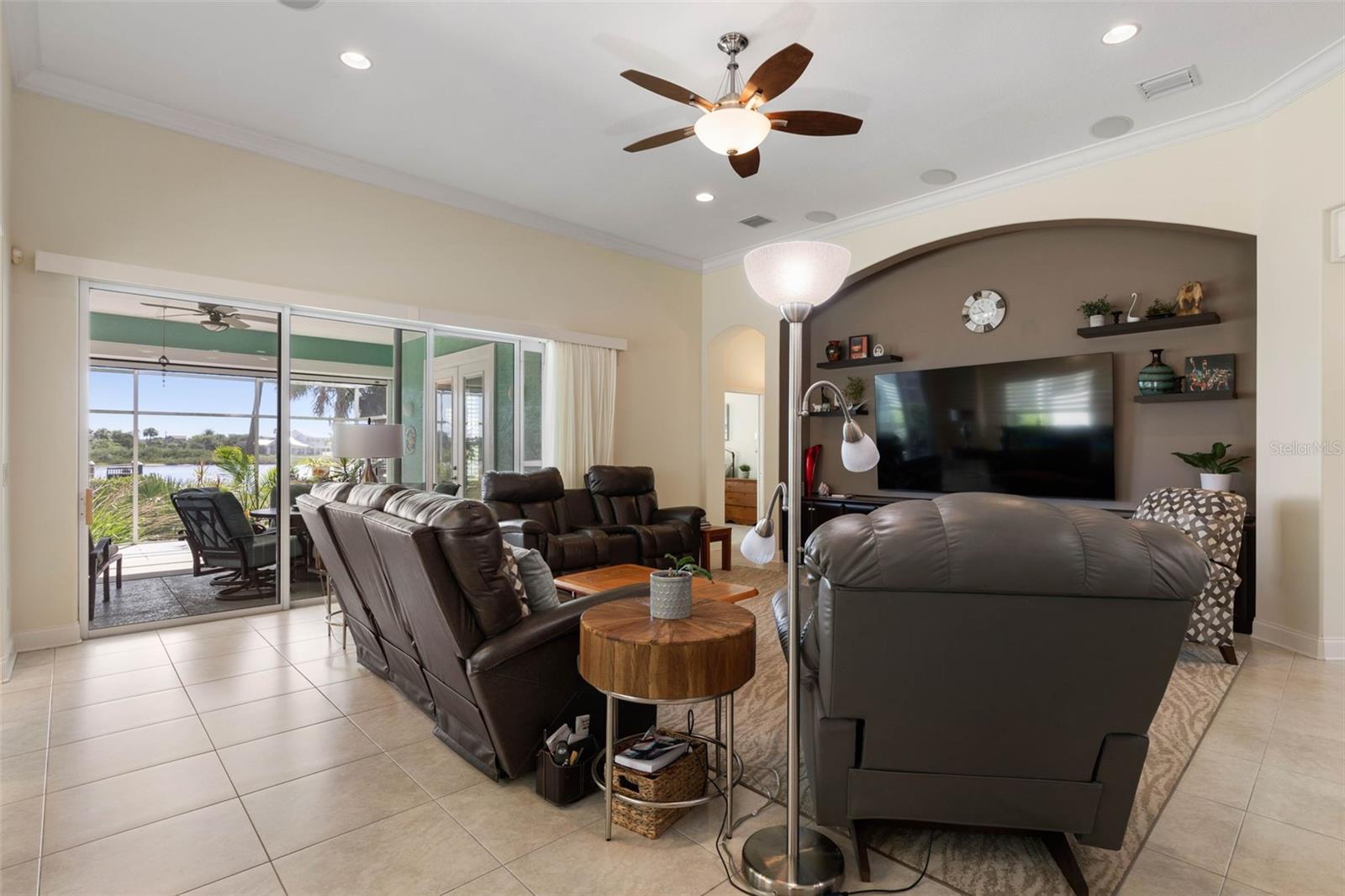 127 S Riverwalk Dr Property Photo 5