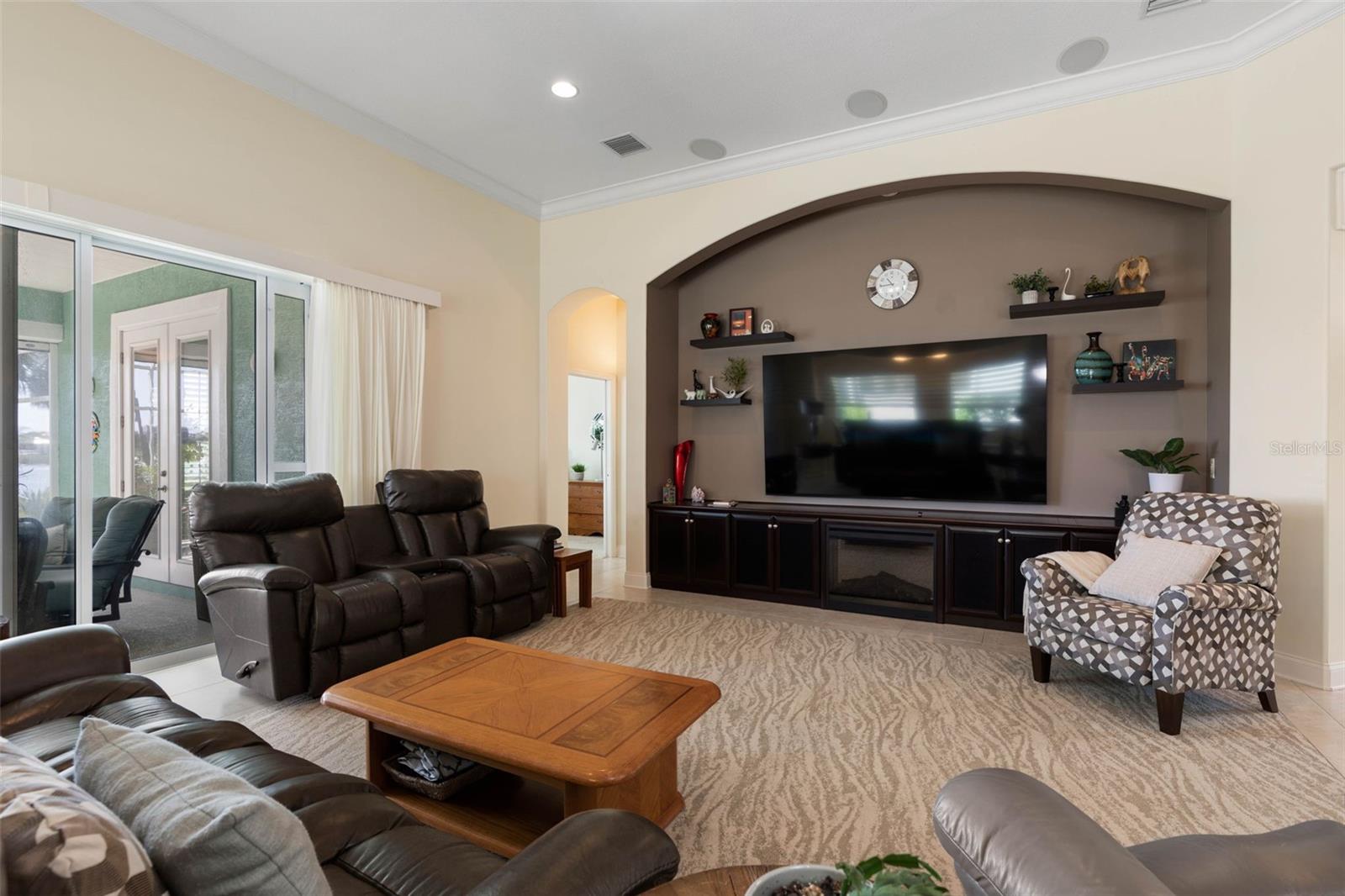 127 S Riverwalk Dr Property Photo 6