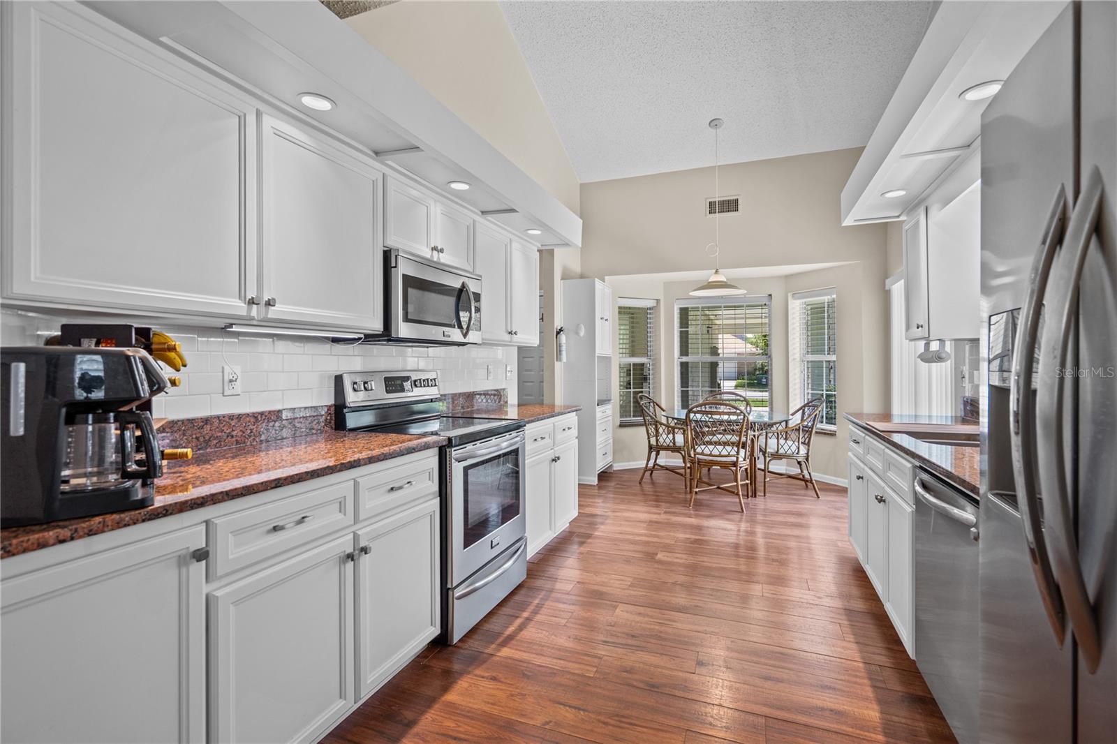 254 Glenbriar Cir Property Photo 6