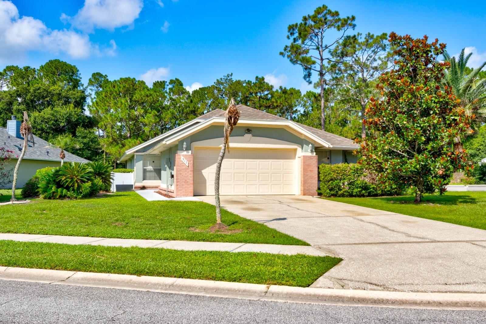 317 Glenbriar Cir Property Photo 2
