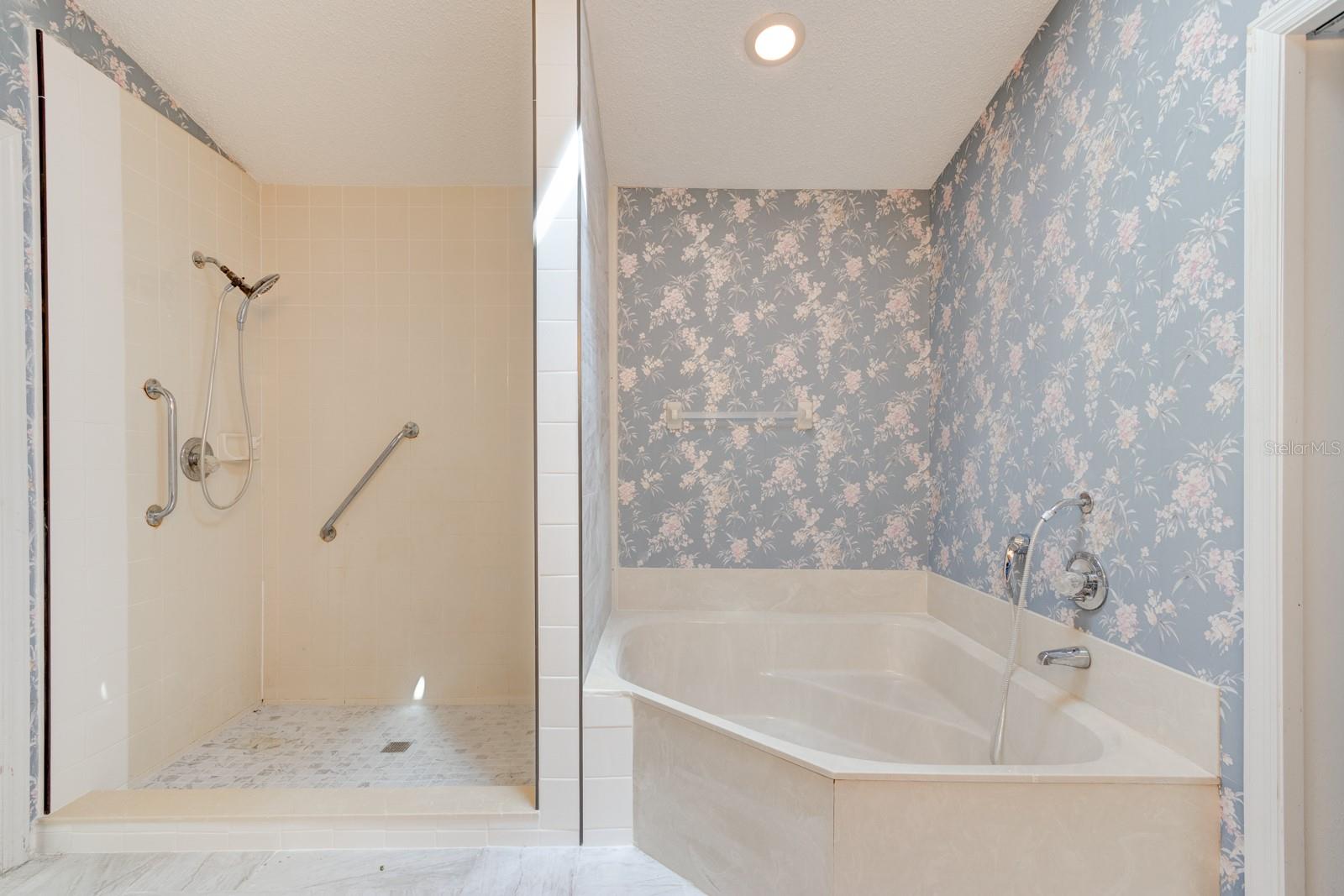 317 Glenbriar Cir Property Photo 32