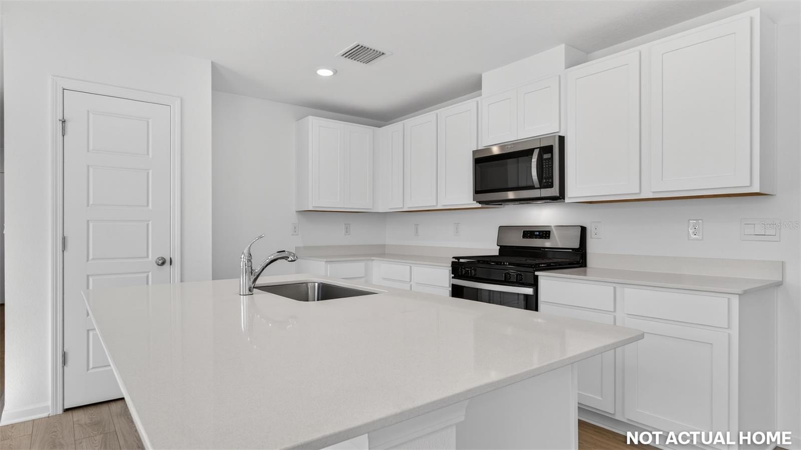 21 Flagstick Ln Property Photo 6