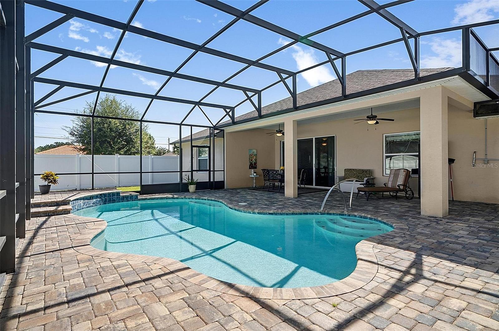 2 Lytton Ln Property Photo 2