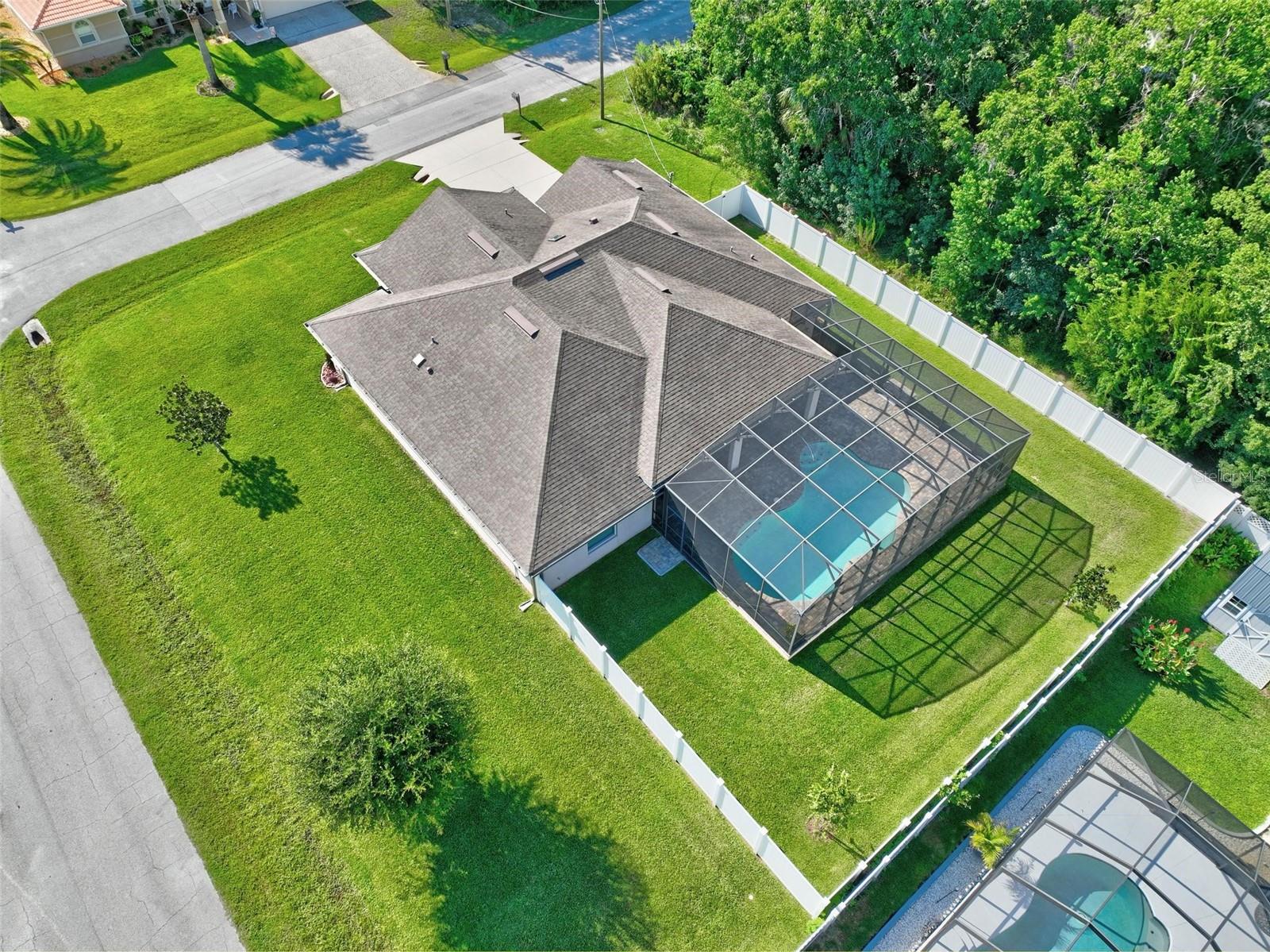 2 Lytton Ln Property Photo 3