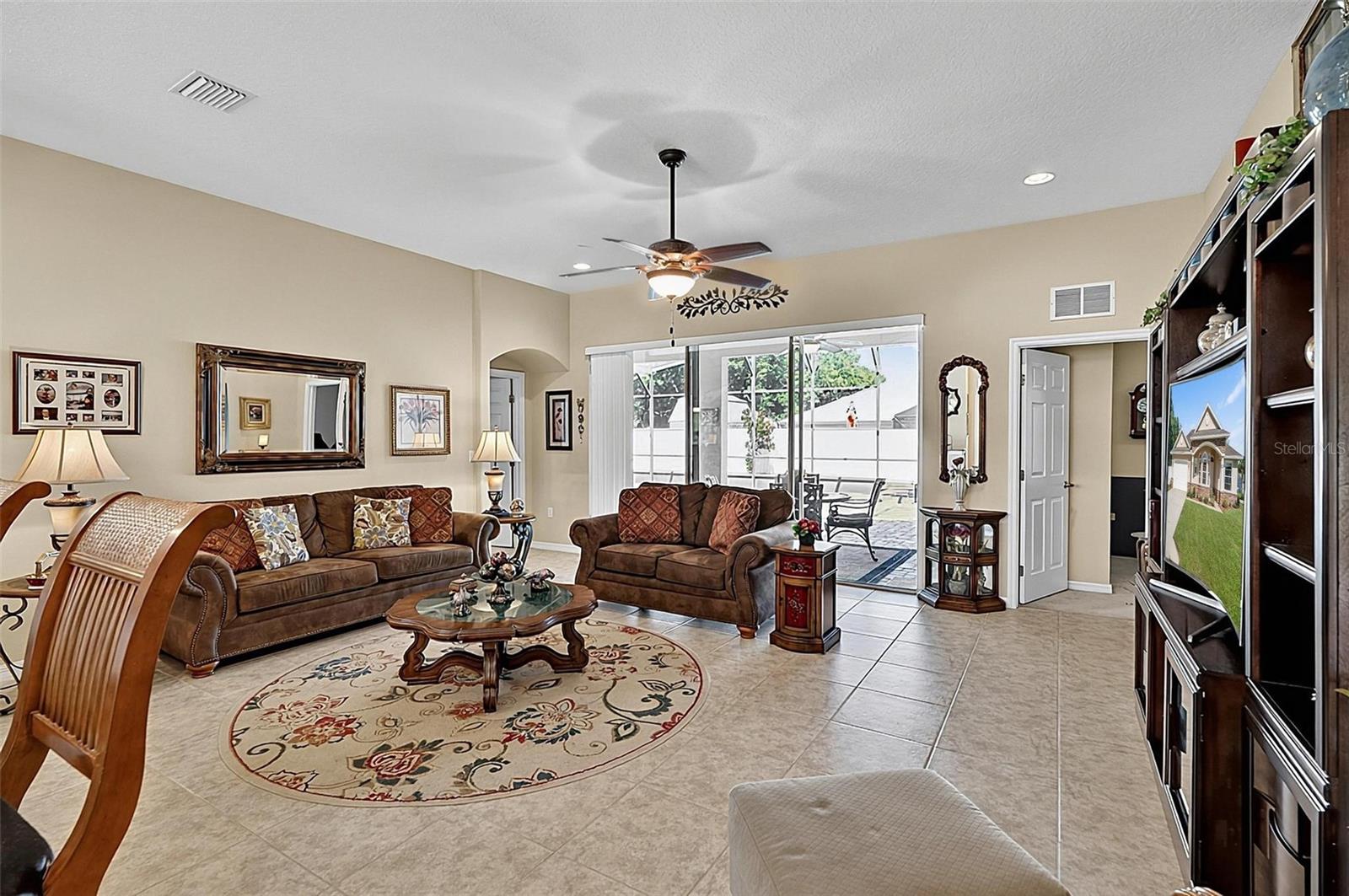 2 Lytton Ln Property Photo 7