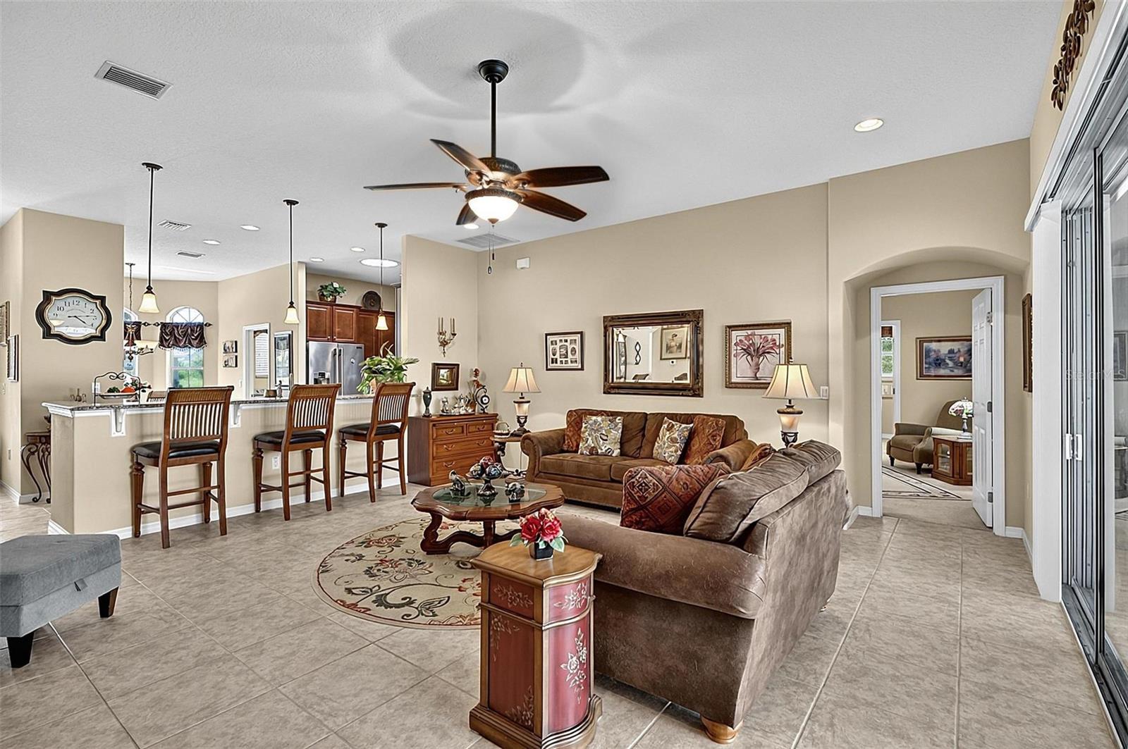 2 Lytton Ln Property Photo 8