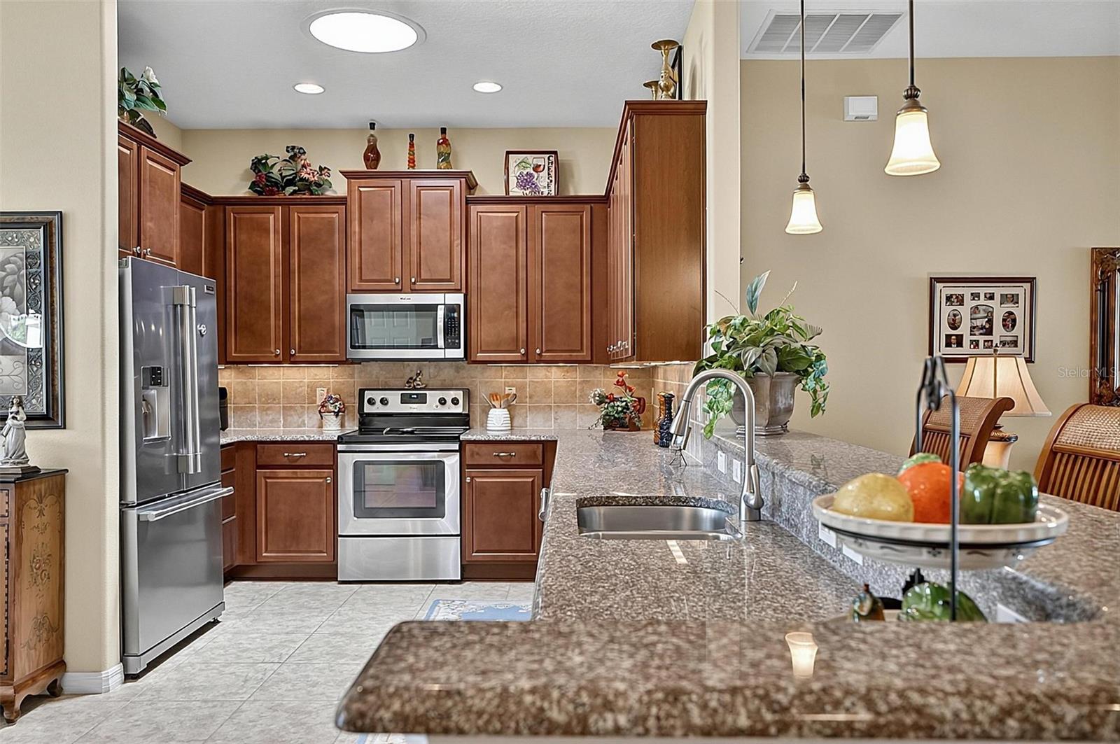 2 Lytton Ln Property Photo 9