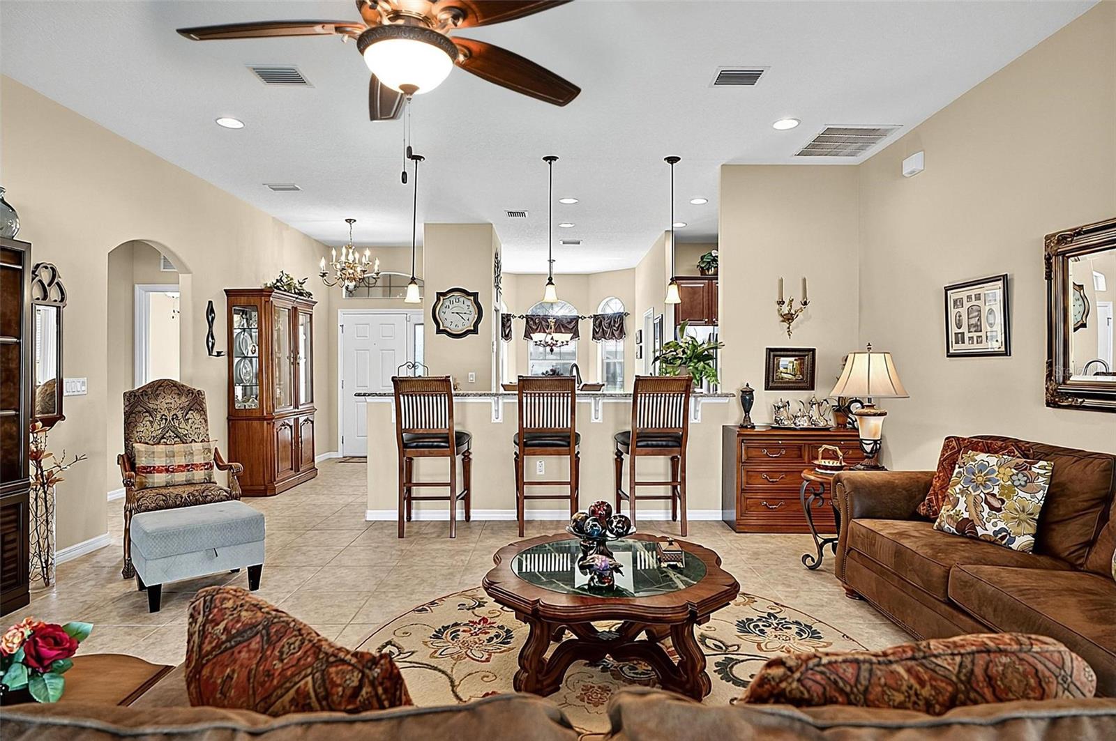 2 Lytton Ln Property Photo 11