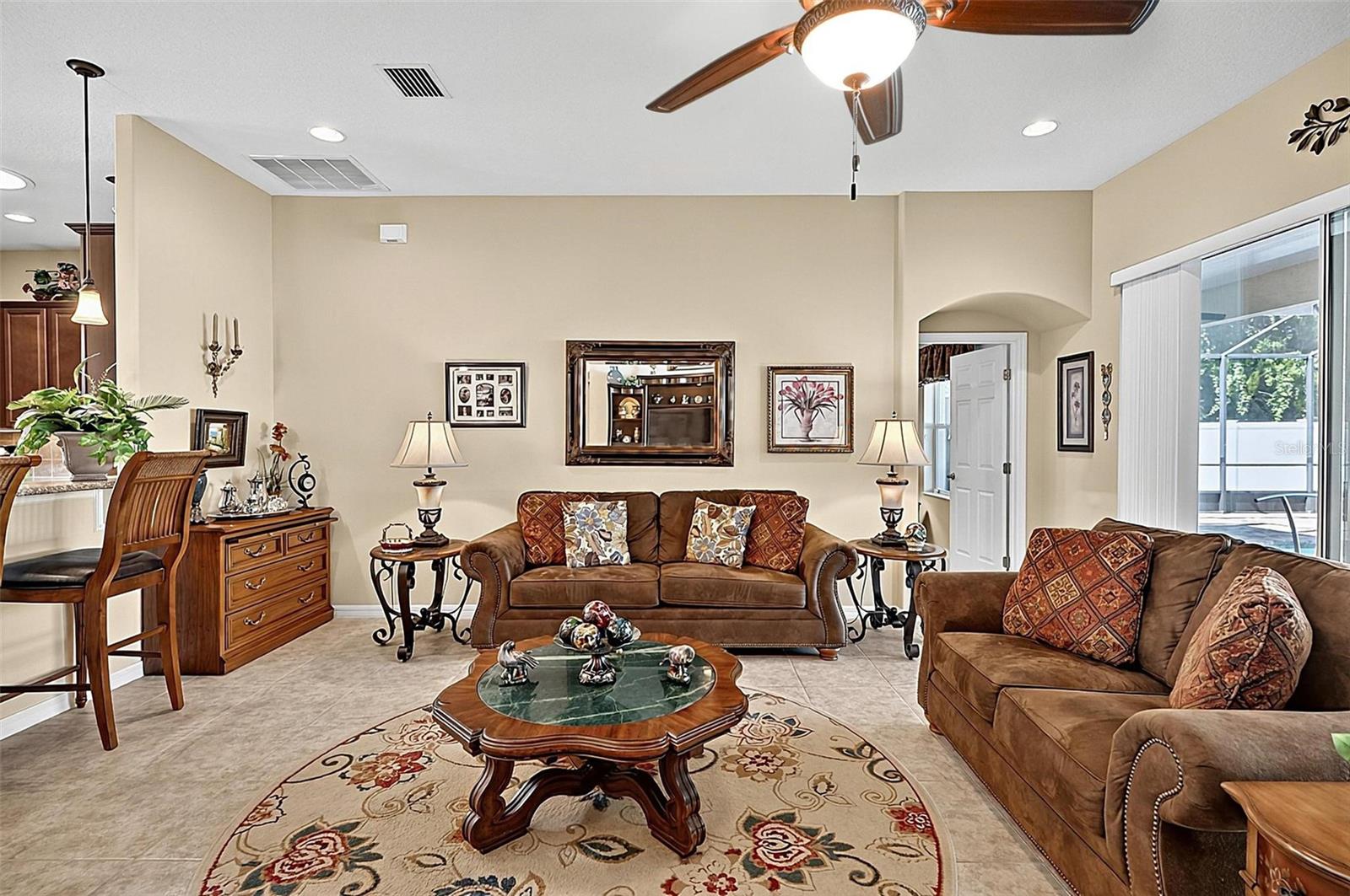 2 Lytton Ln Property Photo 12