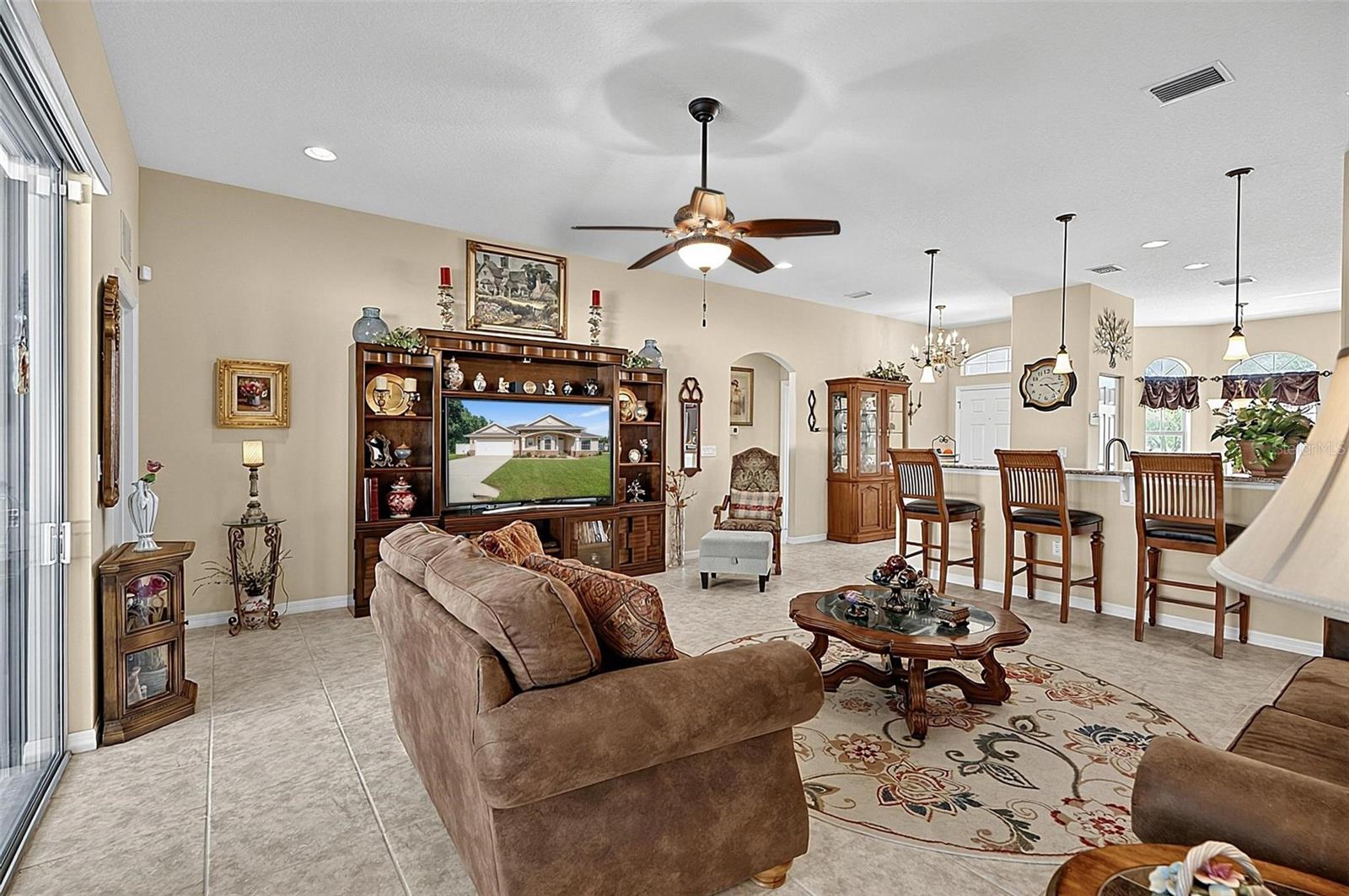 2 Lytton Ln Property Photo 13