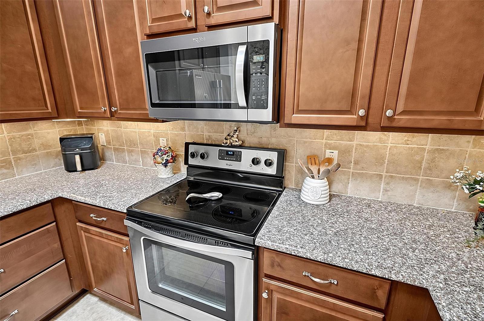 2 Lytton Ln Property Photo 15