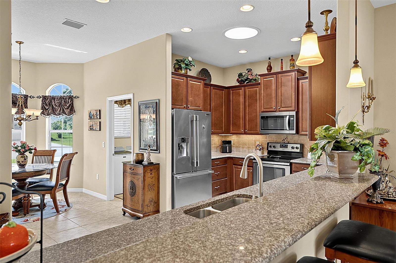 2 Lytton Ln Property Photo 16
