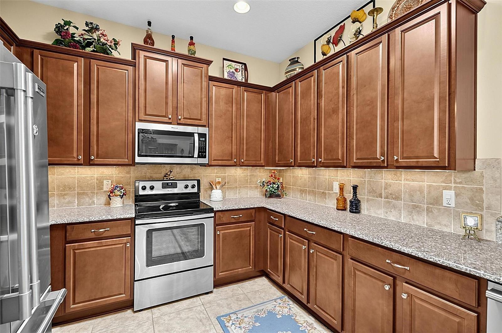2 Lytton Ln Property Photo 17