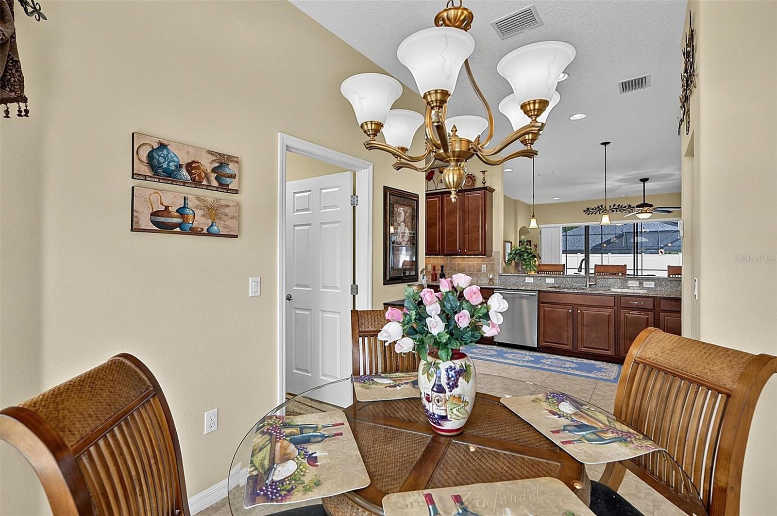 2 Lytton Ln Property Photo 18