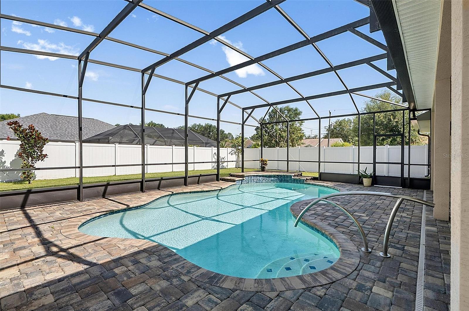 2 Lytton Ln Property Photo 22