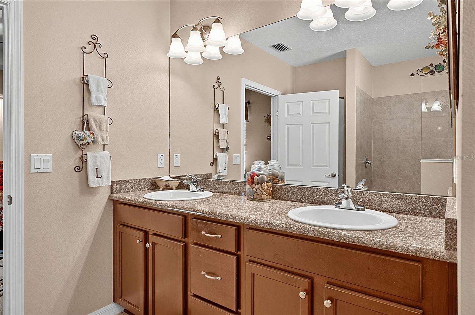 2 Lytton Ln Property Photo 33
