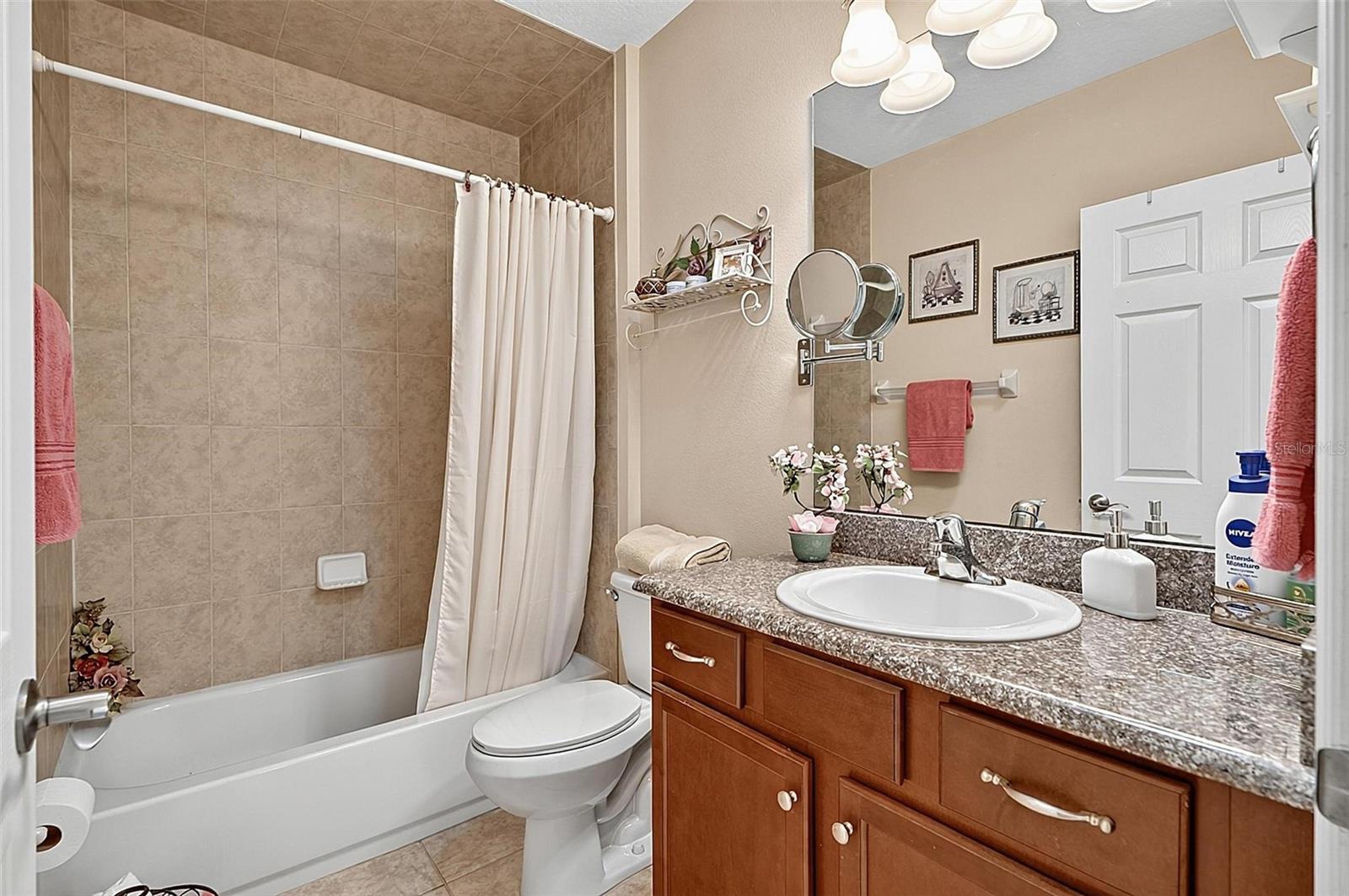 2 Lytton Ln Property Photo 41