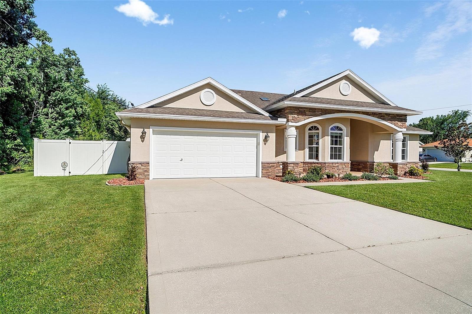 2 Lytton Ln Property Photo 43