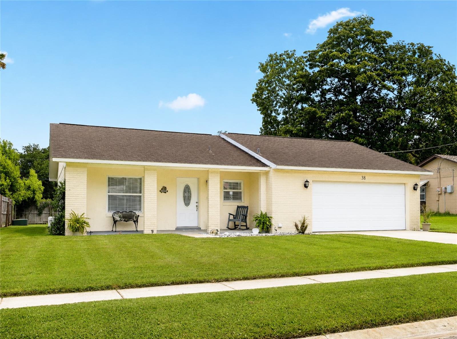 38 LAUREL OAKS CIR Property Photo 1