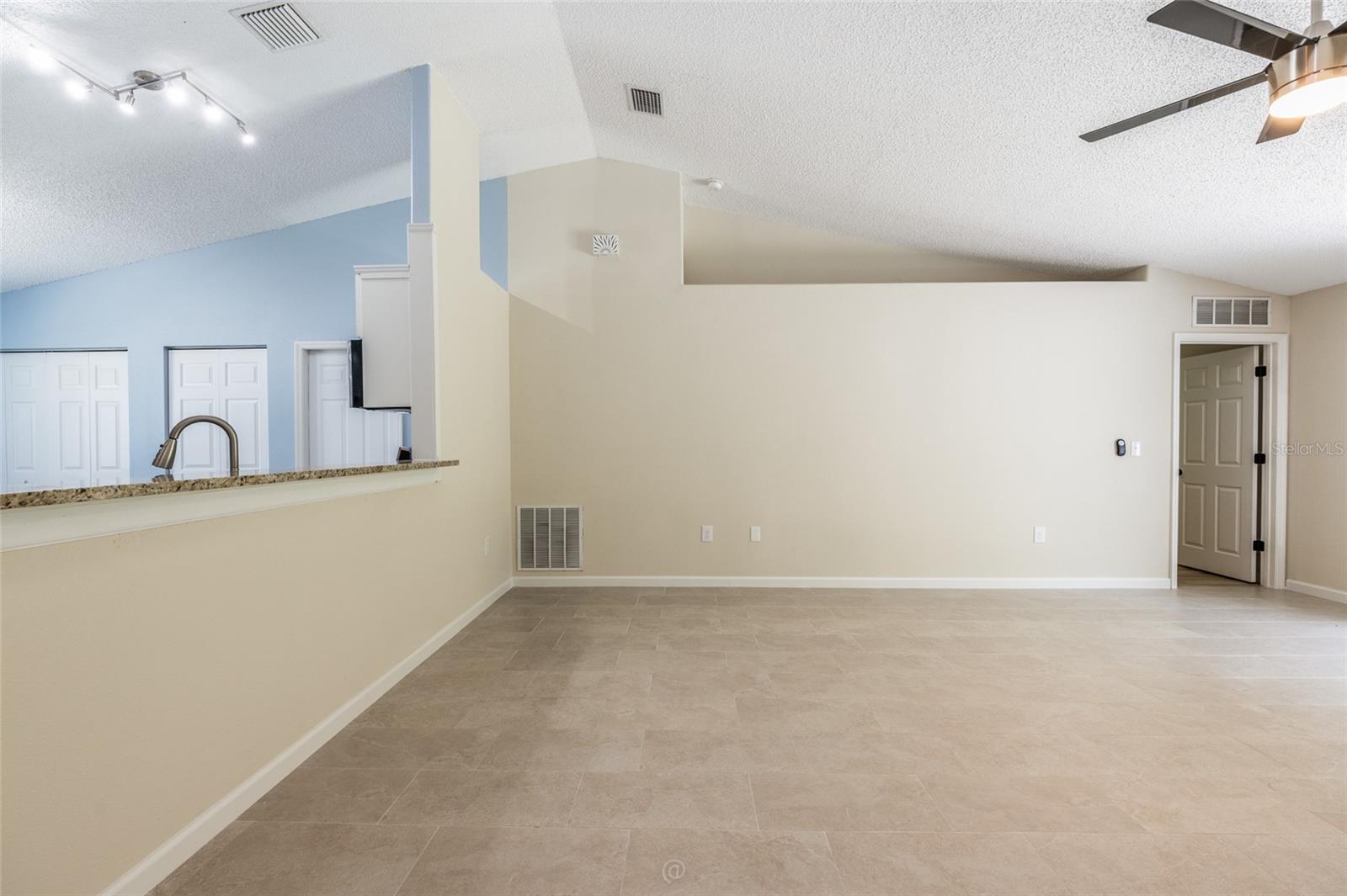 19 Burrell Pl Property Photo 8
