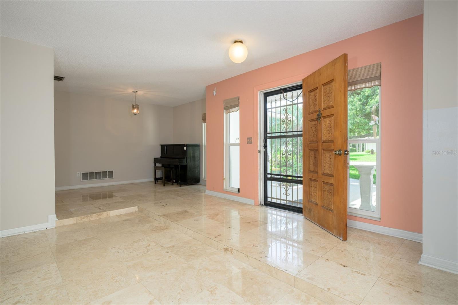30 Fernham Ln Property Photo 3