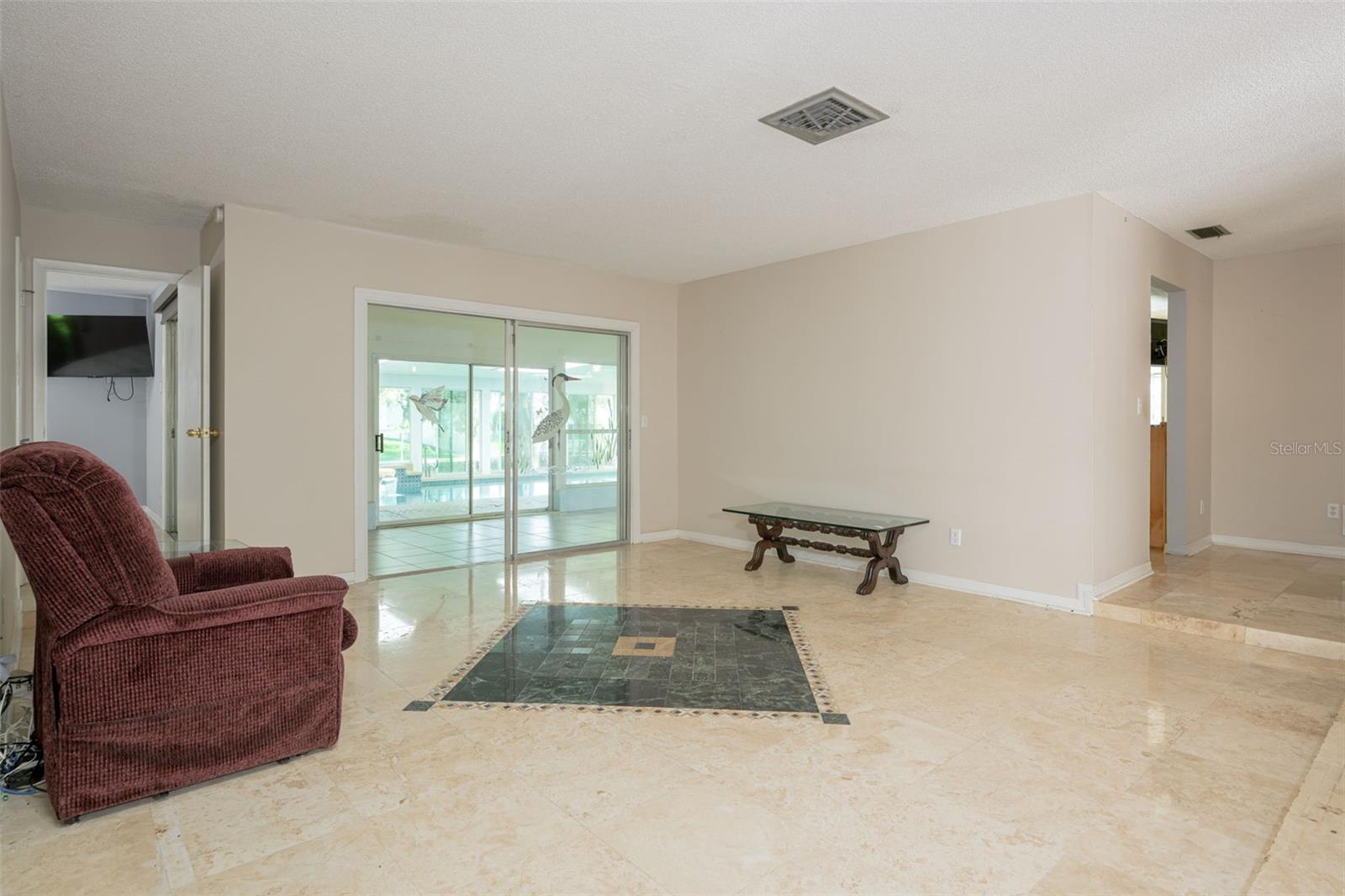 30 Fernham Ln Property Photo 4