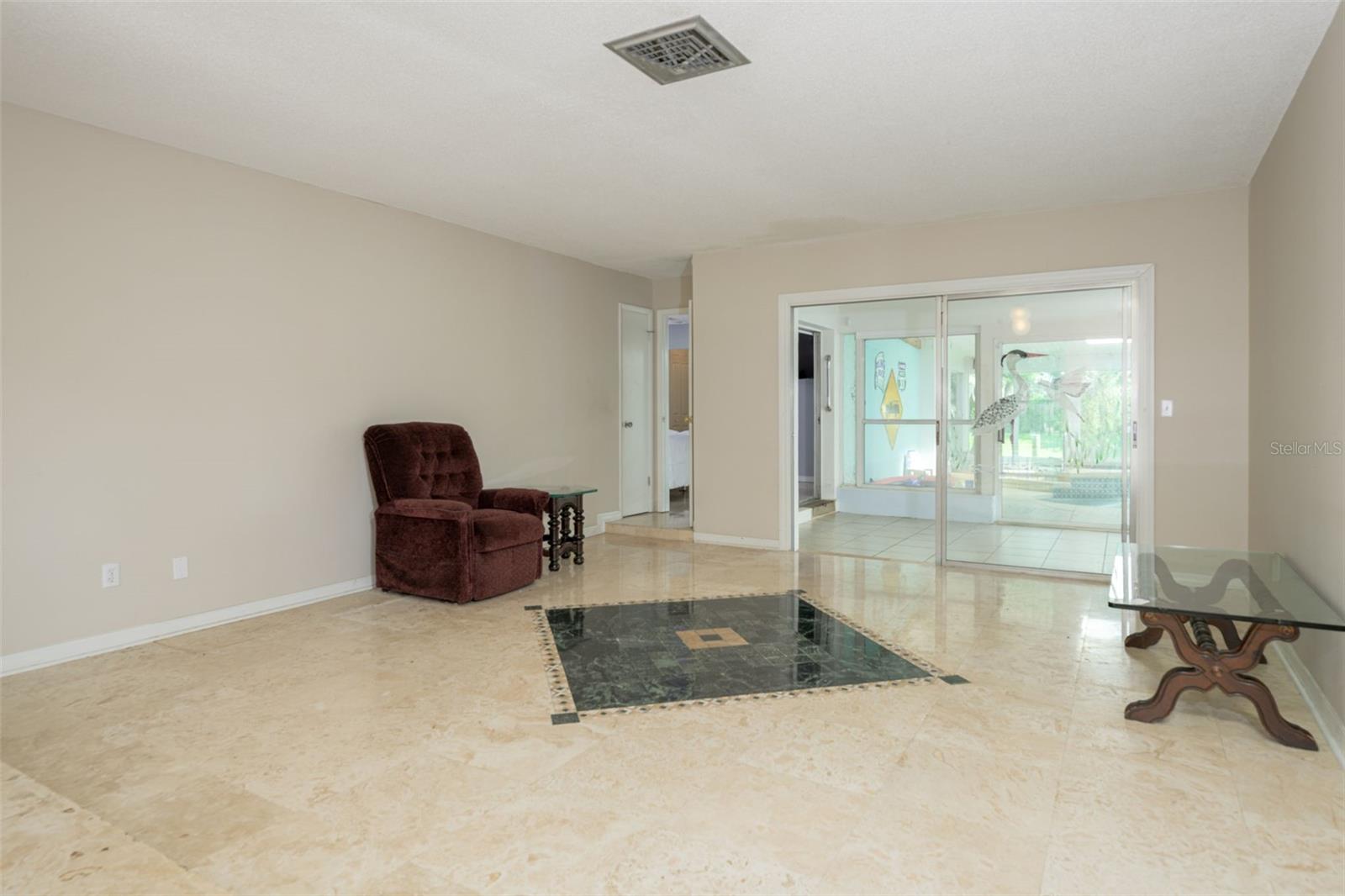 30 Fernham Ln Property Photo 5