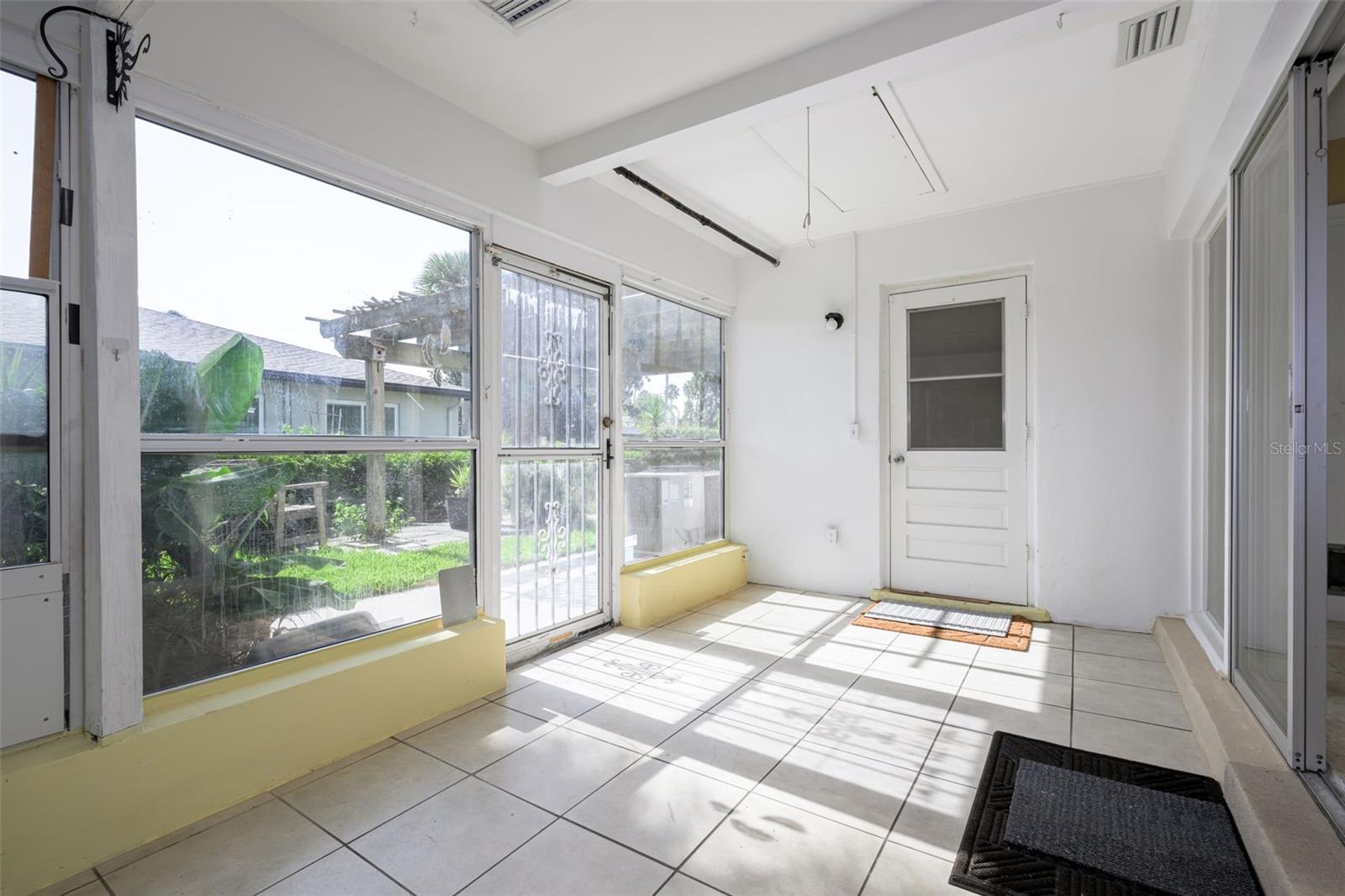 30 Fernham Ln Property Photo 13