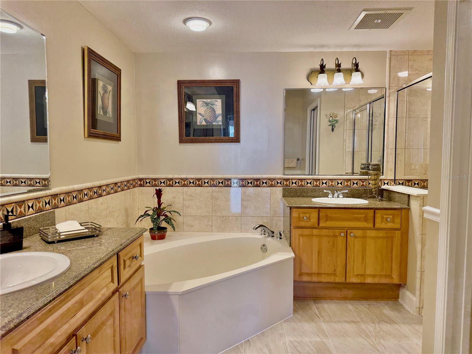 200 Ocean Crest Dr #408 Property Photo 24
