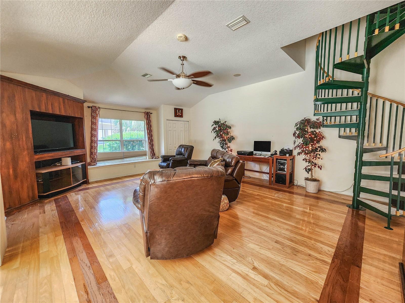 1308 Wicklow Ln Property Photo 9