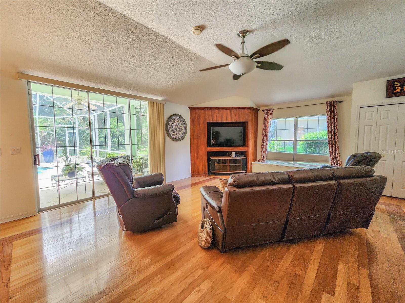 1308 Wicklow Ln Property Photo 10