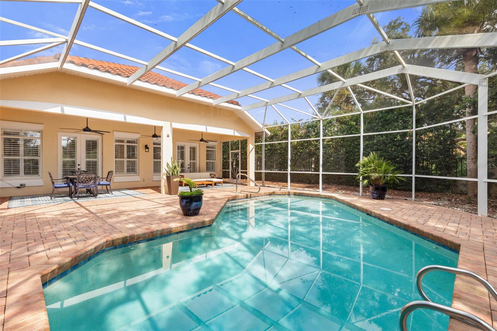 6 MONTERREY DR Property Photo 1