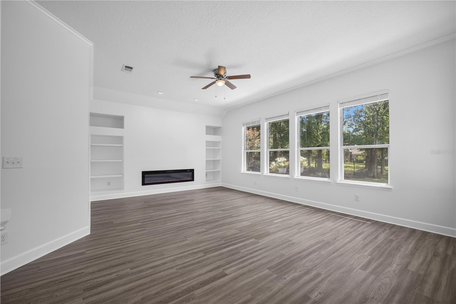 656 Wyndham Ct Property Photo 4