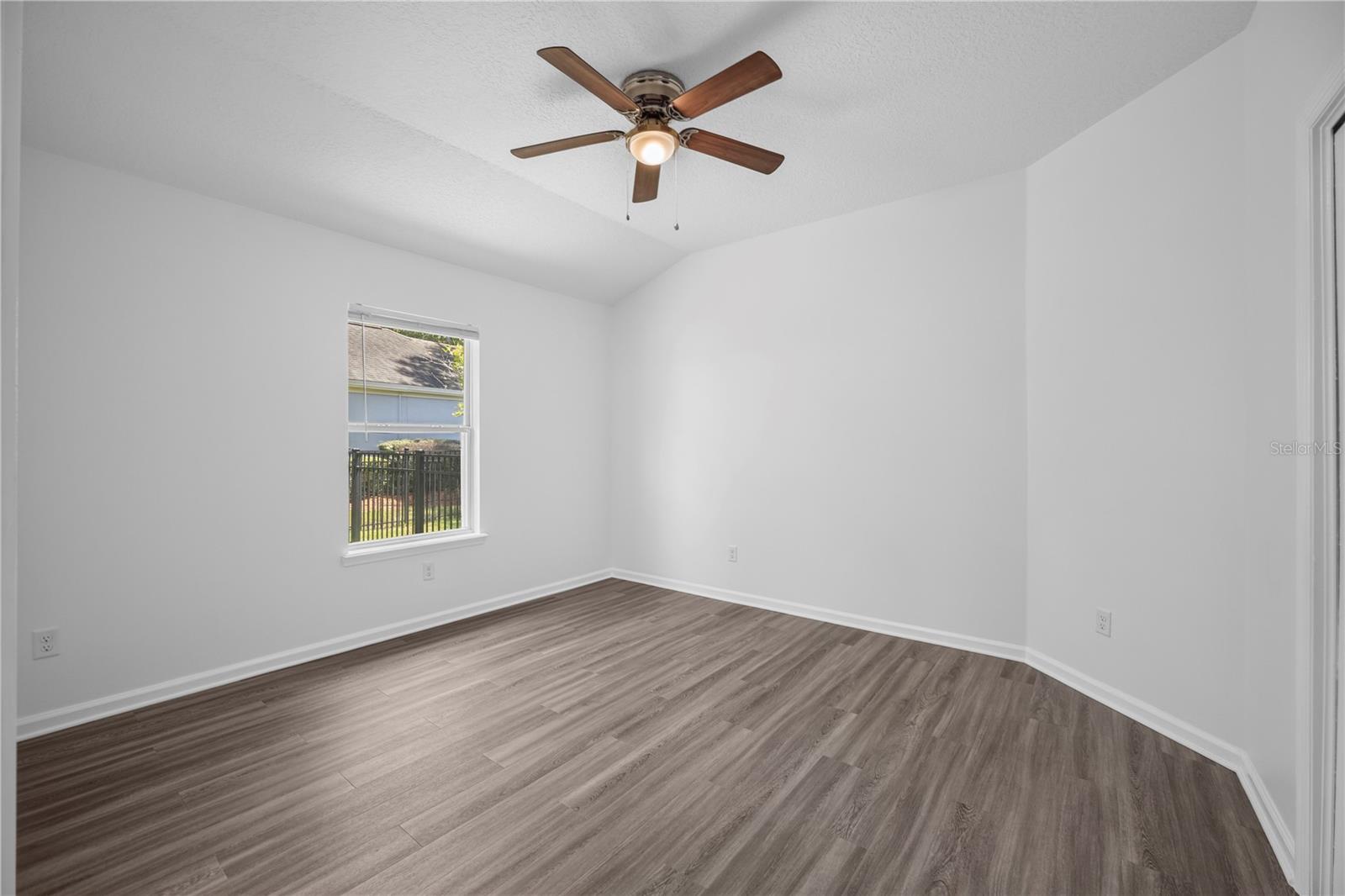 656 Wyndham Ct Property Photo 42