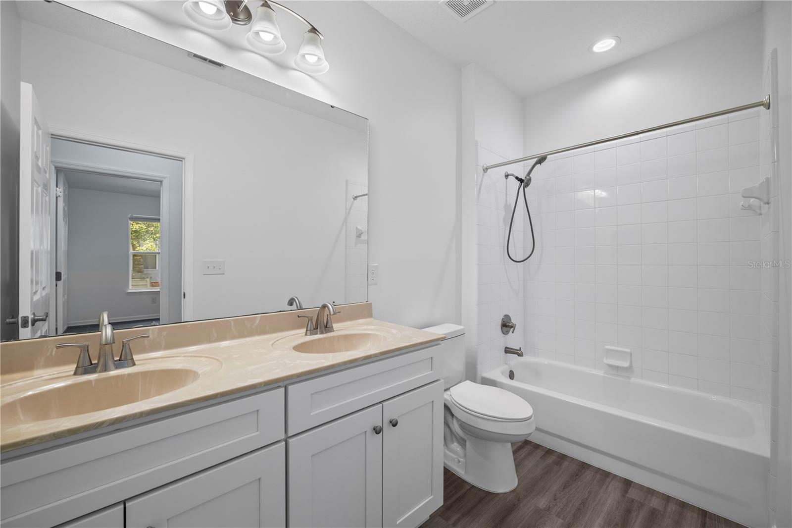 656 Wyndham Ct Property Photo 48